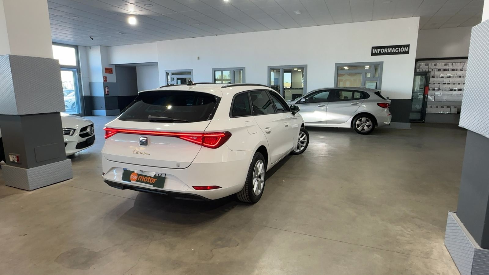 SEAT LEON — vista 3/4 trasera derecha | CSV Motor VALDEFUENTES