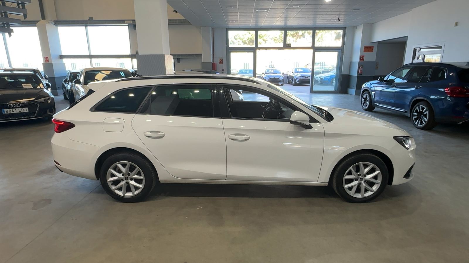SEAT LEON — perfil lateral derecho | CSV Motor VALDEFUENTES