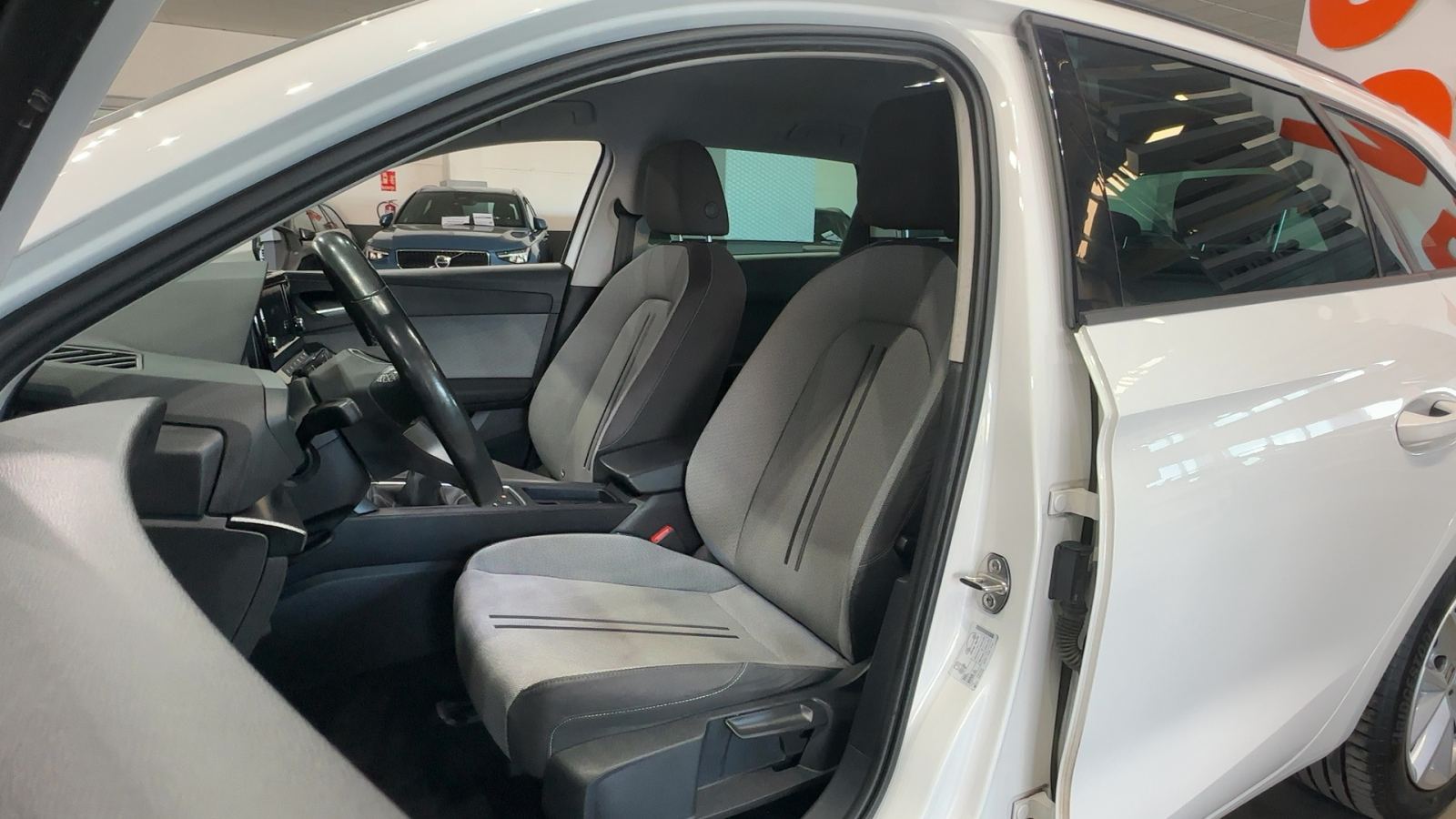 SEAT LEON — interior asientos delanteros | CSV Motor VALDEFUENTES
