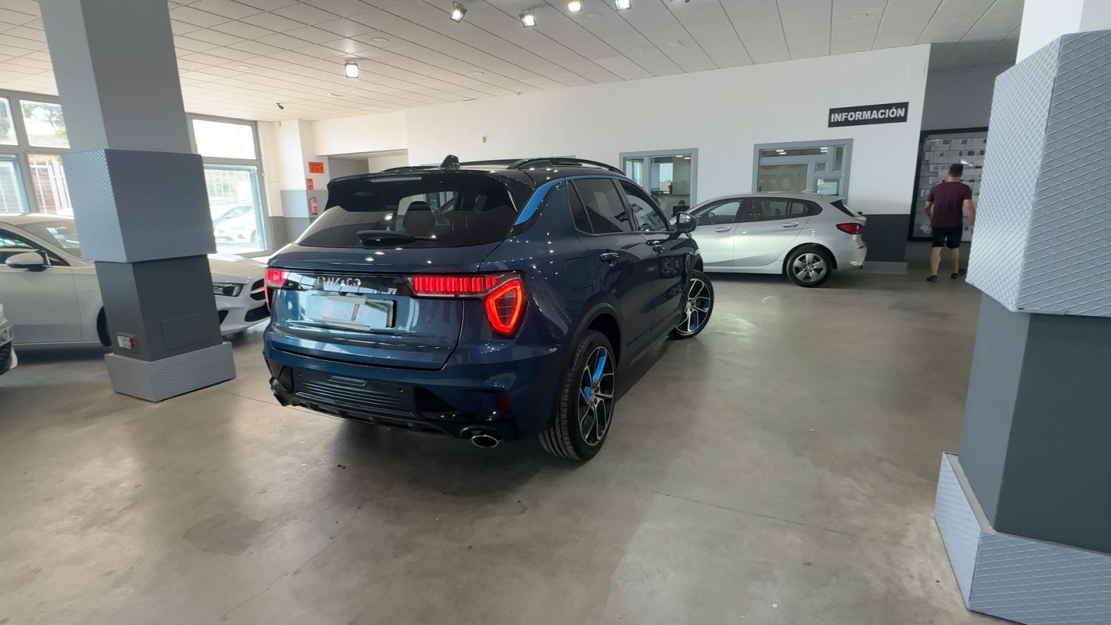 LYNK&CO 01 — vista 3/4 trasera derecha | CSV Motor VALDEFUENTES