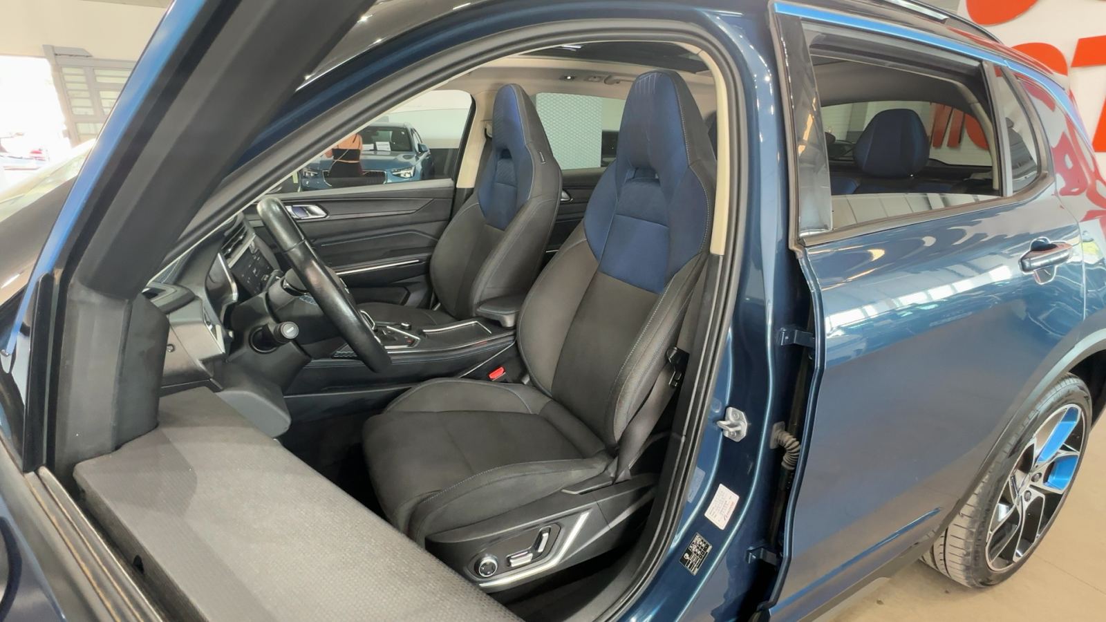 LYNK&CO 01 — interior asientos delanteros | CSV Motor VALDEFUENTES