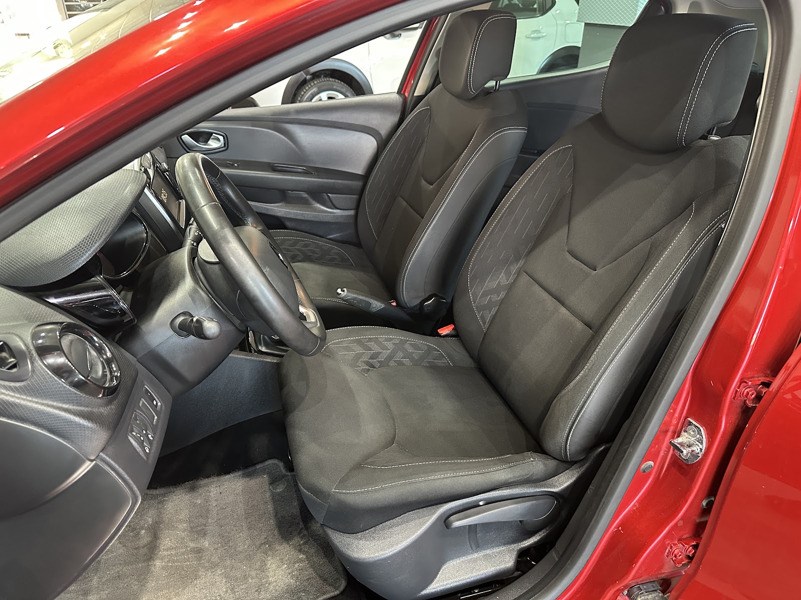 Foto 9 de RENAULT CLIO 2019 en venta en CSV Motor BARCELONA