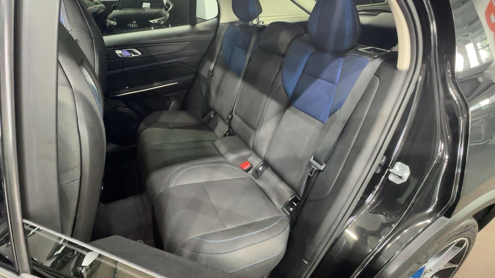 LYNK&CO 01 — interior asientos traseros | CSV Motor VALDEFUENTES