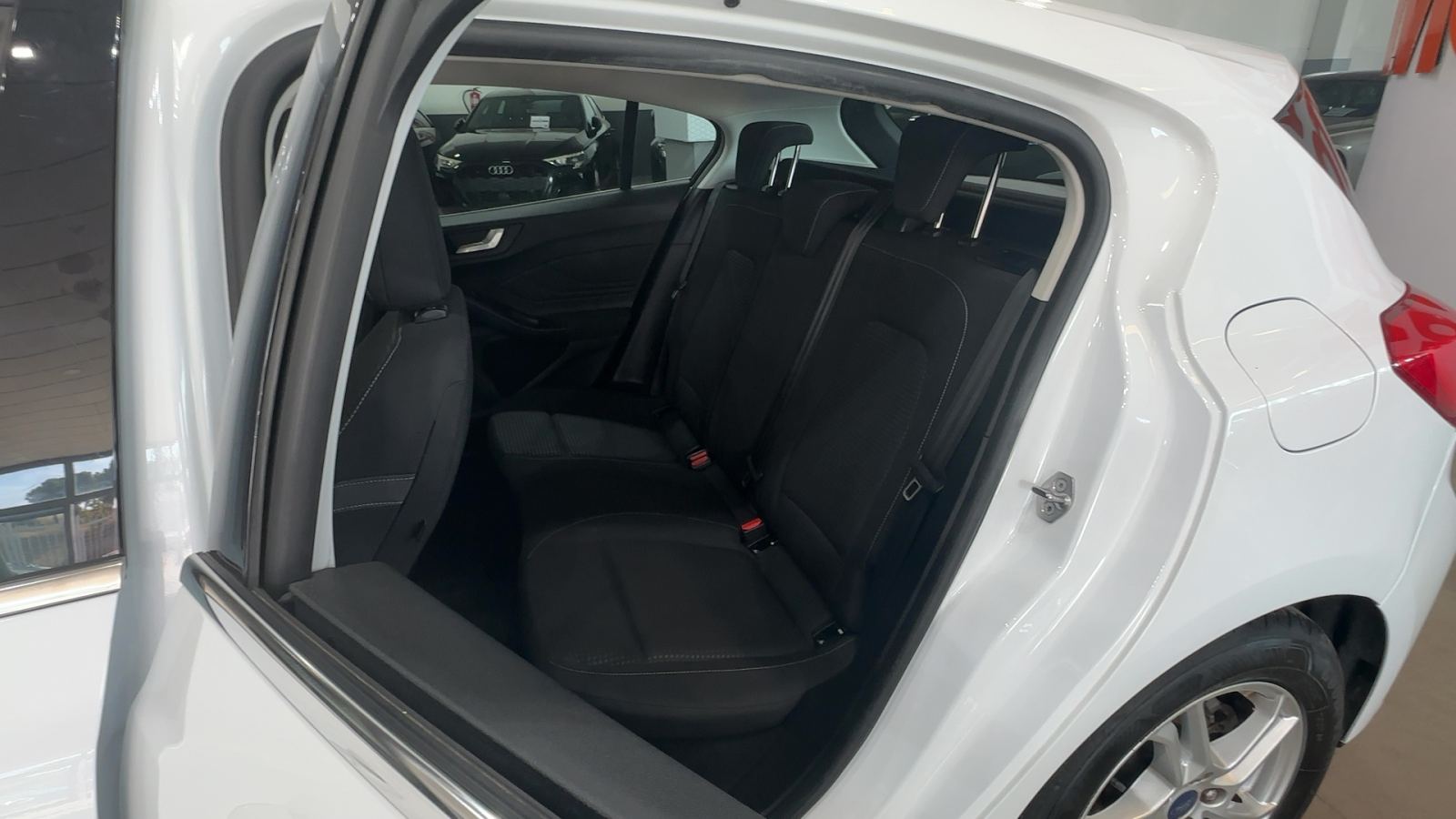 FORD FOCUS — interior asientos traseros | CSV Motor VALENCIA