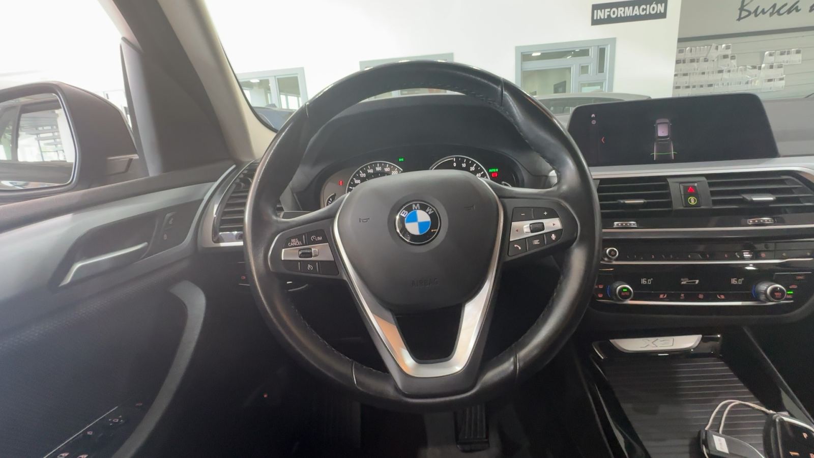 BMW X3 — detalle del volante | CSV Motor VALDEFUENTES
