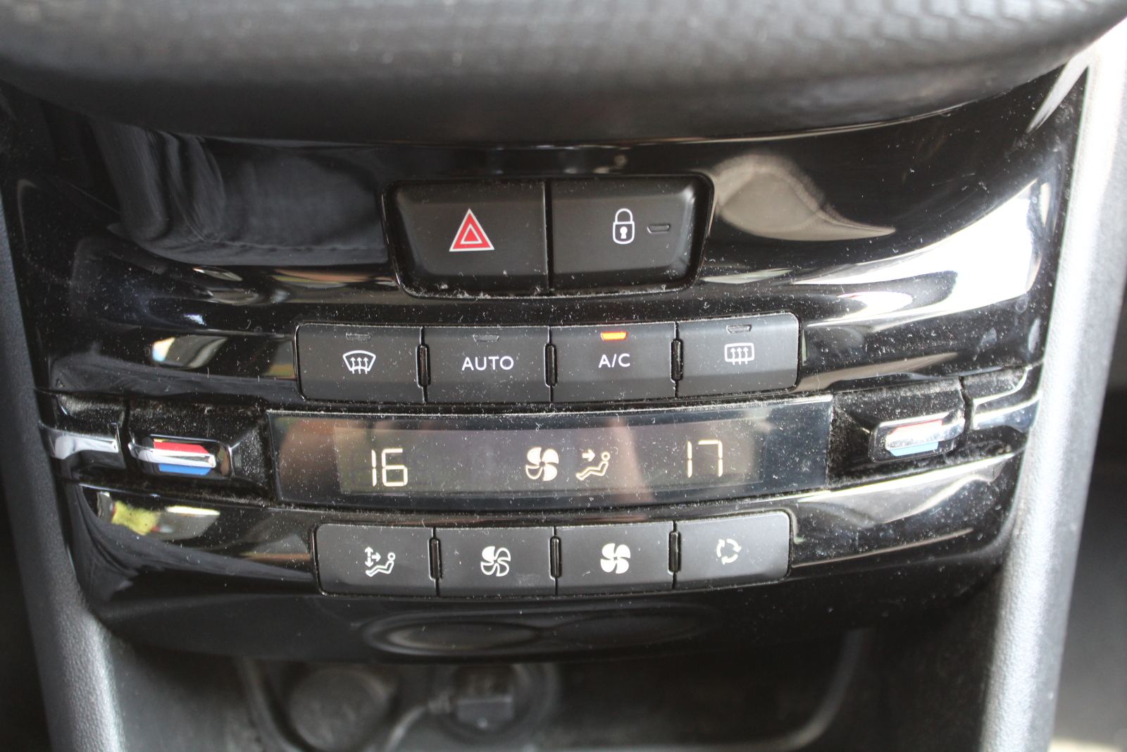 PEUGEOT 208 — manual | CSV Motor BARCELONA