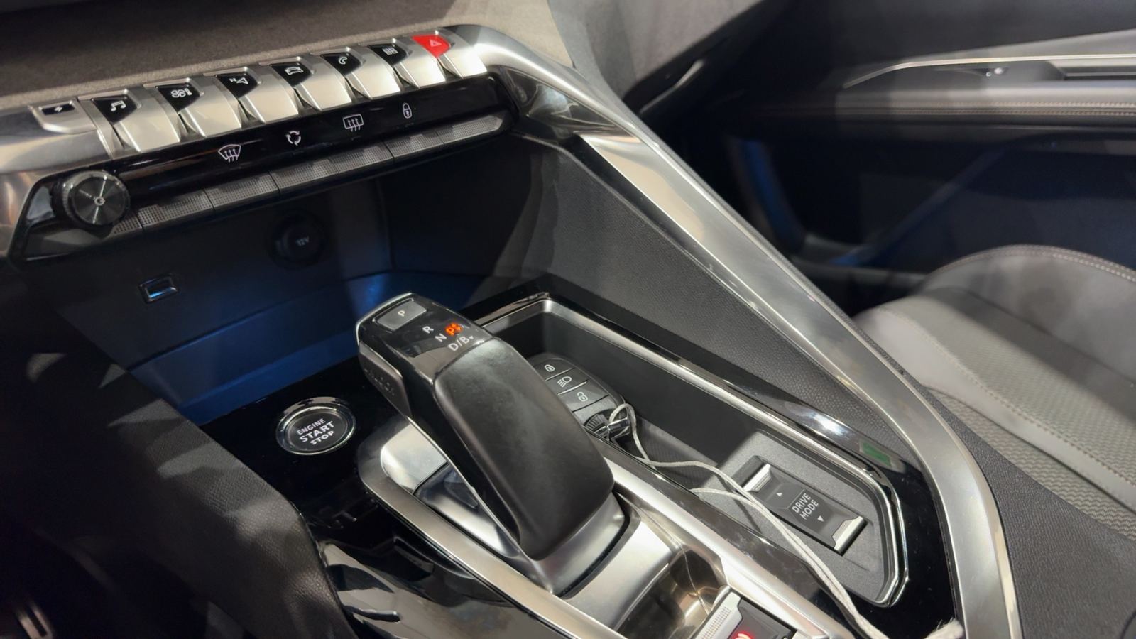 PEUGEOT 3008 — interior asientos traseros | CSV Motor SEVILLA