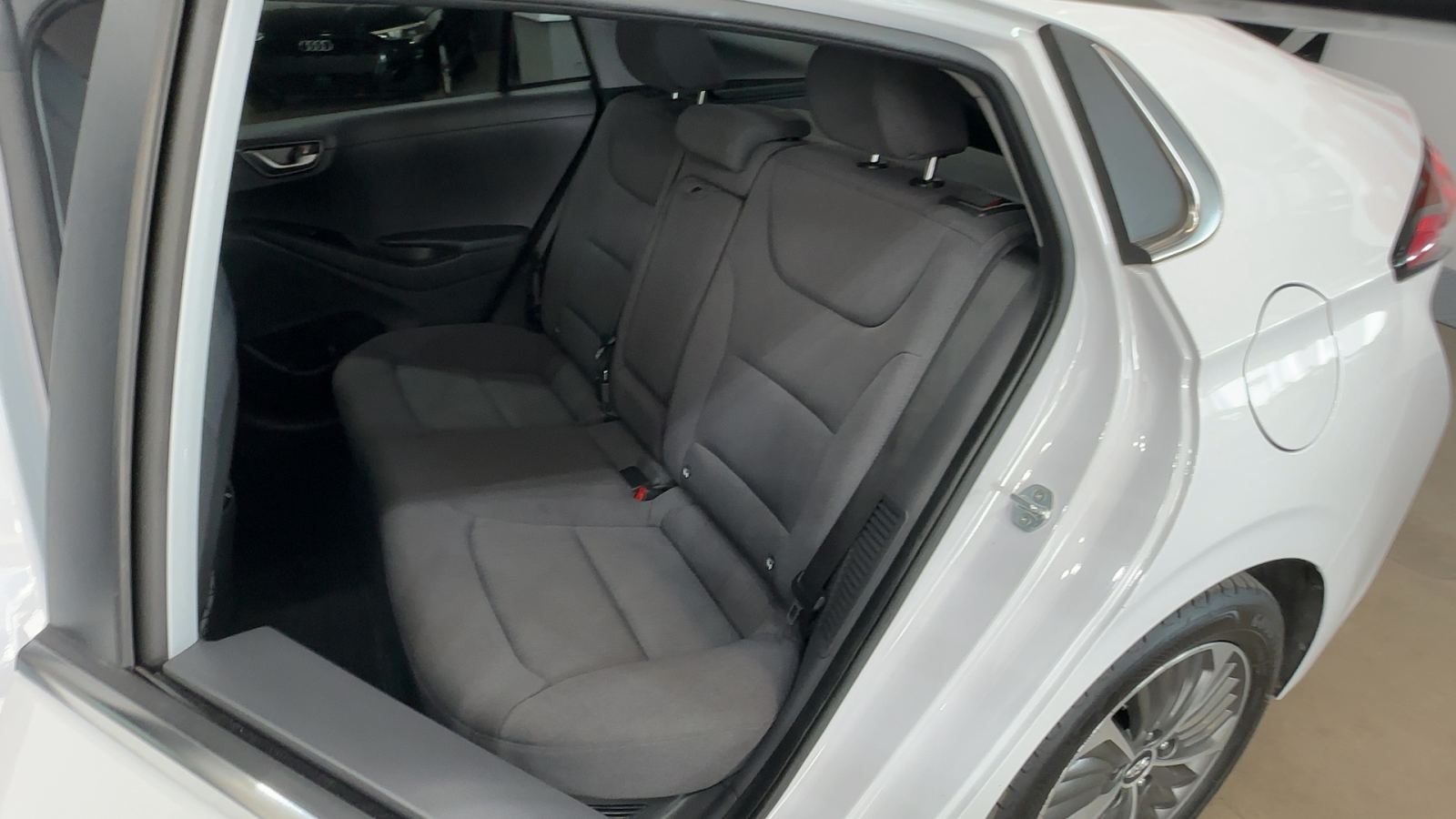 HYUNDAI IONIQ — interior asientos traseros | CSV Motor VALDEFUENTES