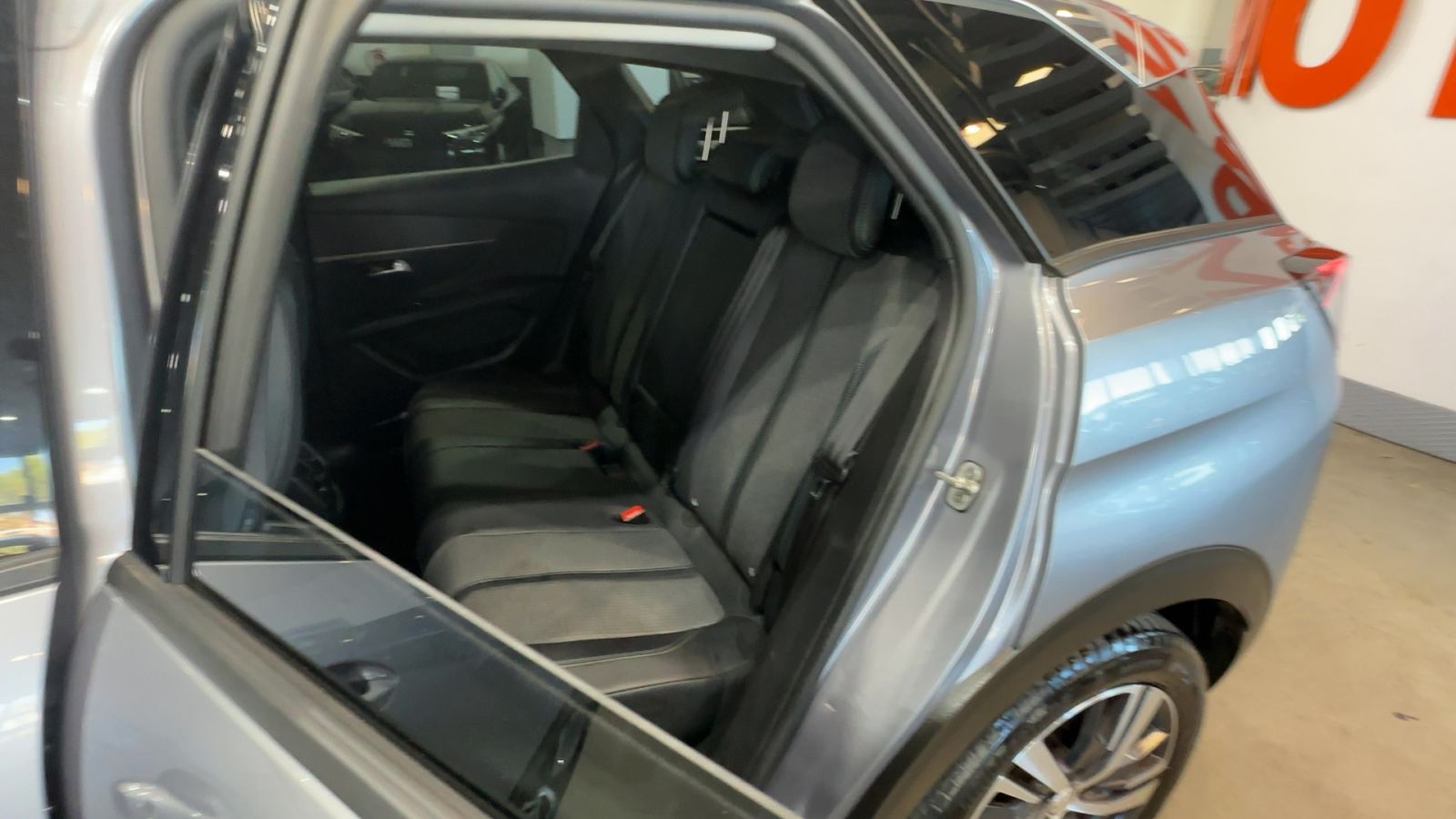 PEUGEOT 3008 — interior asientos traseros | CSV Motor VALDEFUENTES