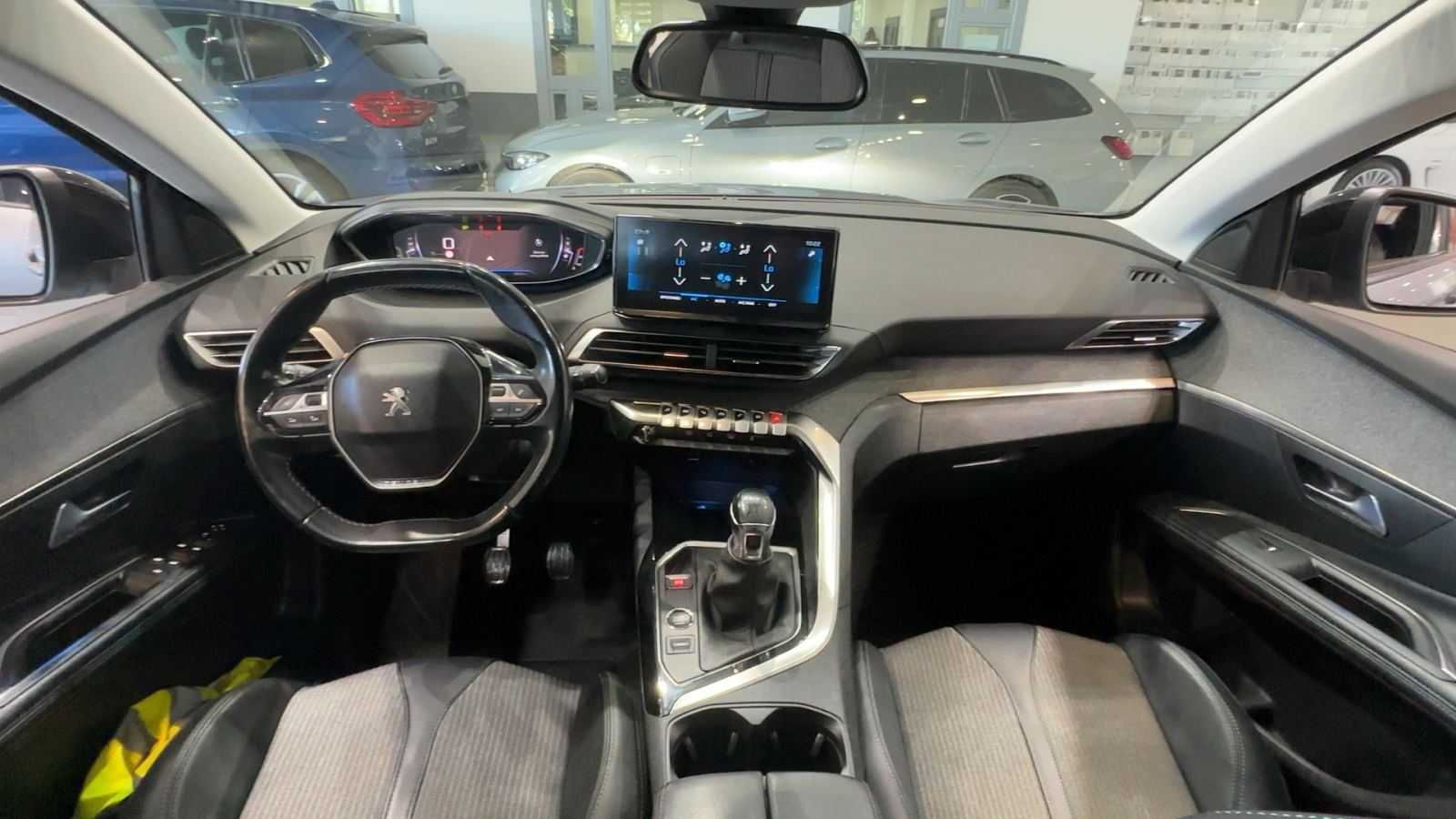 PEUGEOT 3008 — salpicadero y consola central | CSV Motor VALDEFUENTES