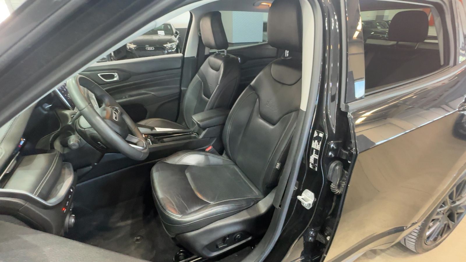 JEEP COMPASS — interior asientos delanteros | CSV Motor VALDEFUENTES