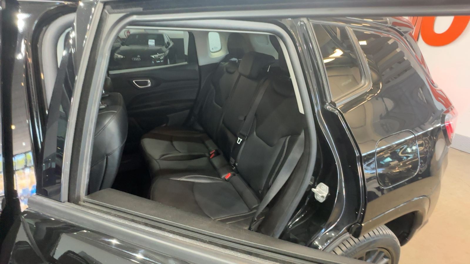JEEP COMPASS — interior asientos traseros | CSV Motor VALDEFUENTES