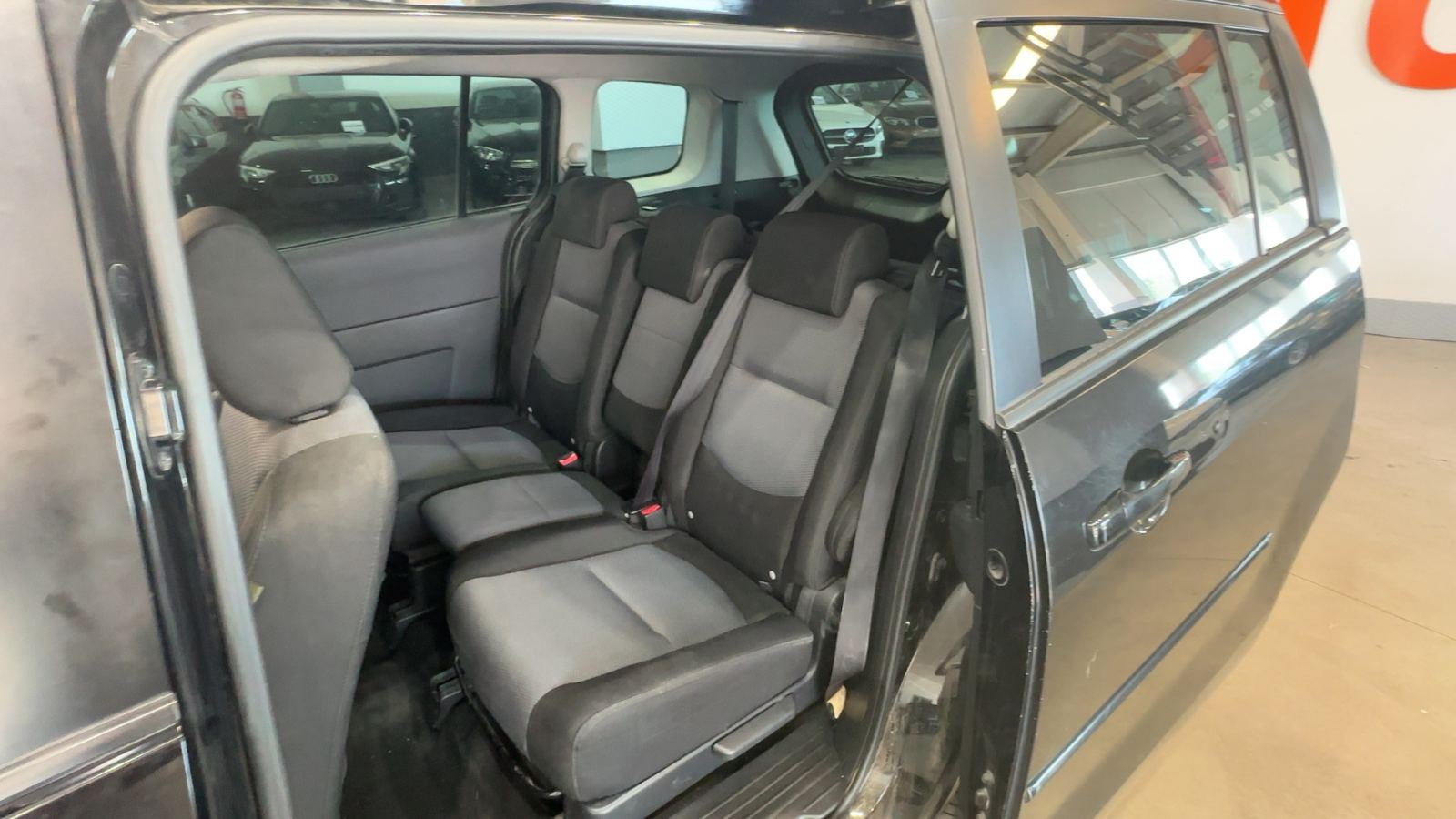 MAZDA — interior asientos traseros | CSV Motor VALDEFUENTES