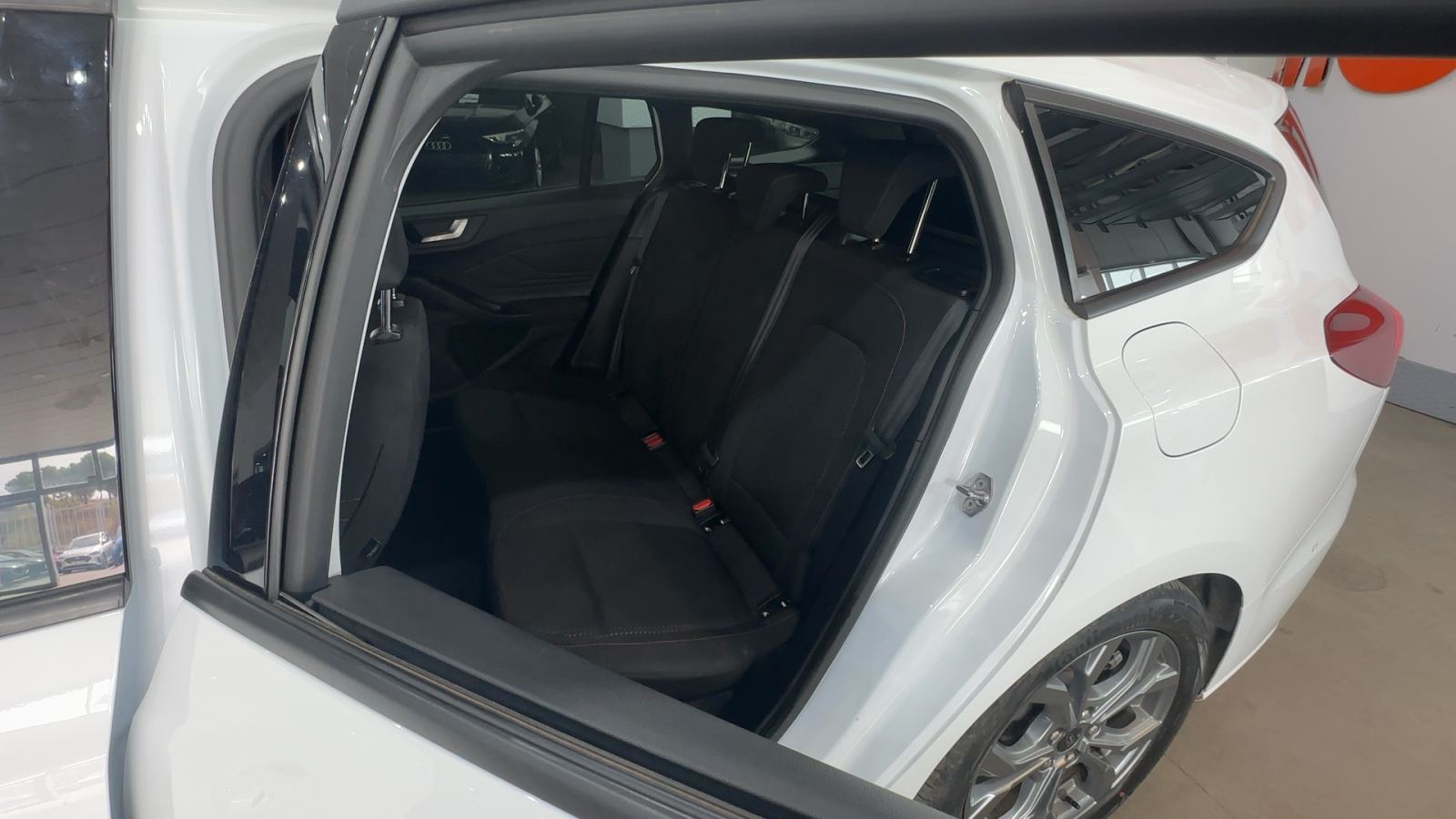 FORD FOCUS — interior asientos traseros | CSV Motor VALDEFUENTES