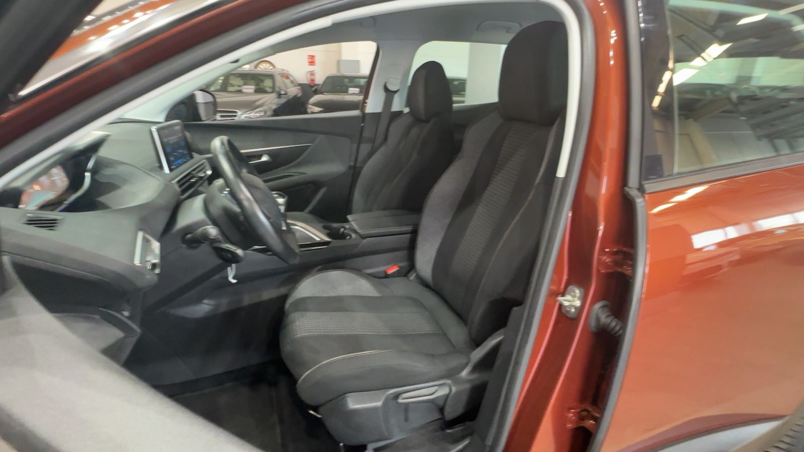 PEUGEOT 3008 — interior asientos delanteros | CSV Motor BARCELONA