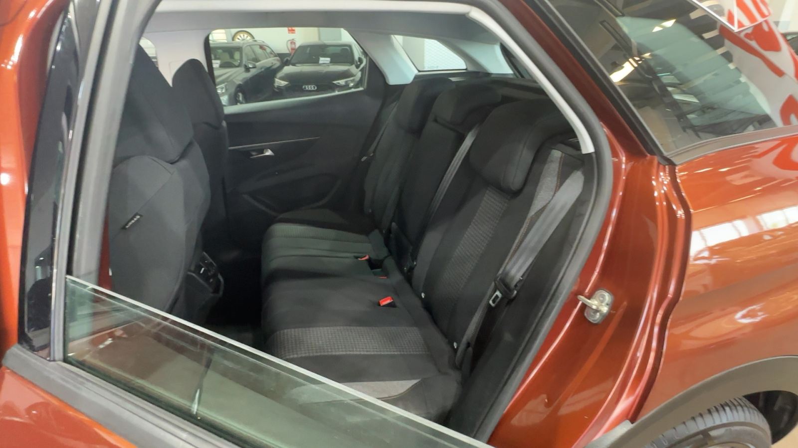 PEUGEOT 3008 — interior asientos traseros | CSV Motor BARCELONA
