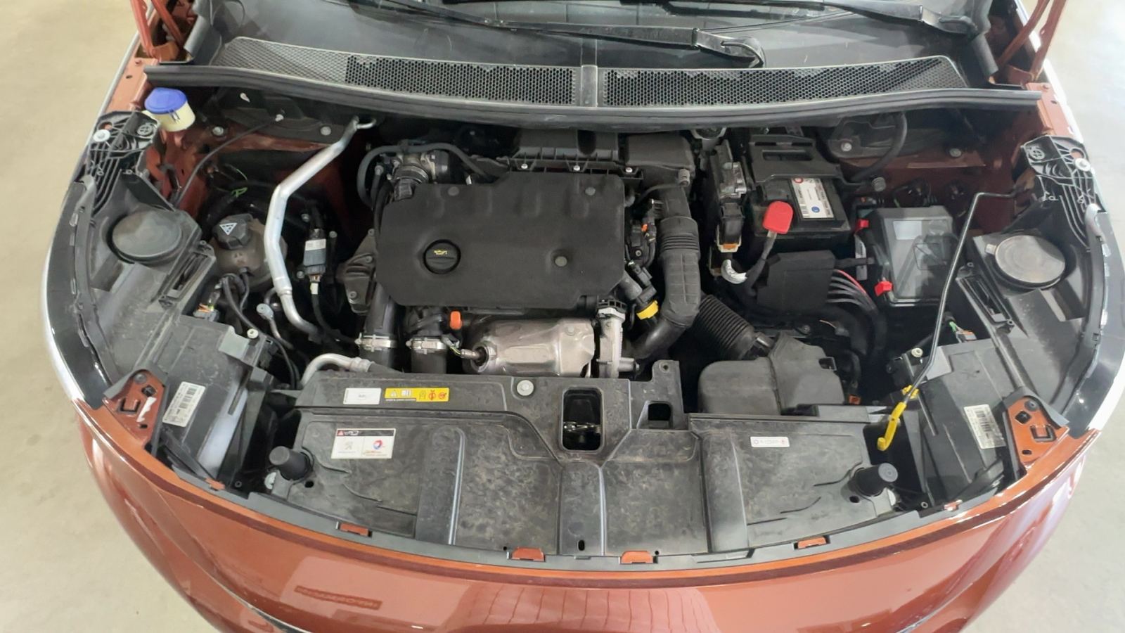 PEUGEOT 3008 — vano motor | CSV Motor BARCELONA