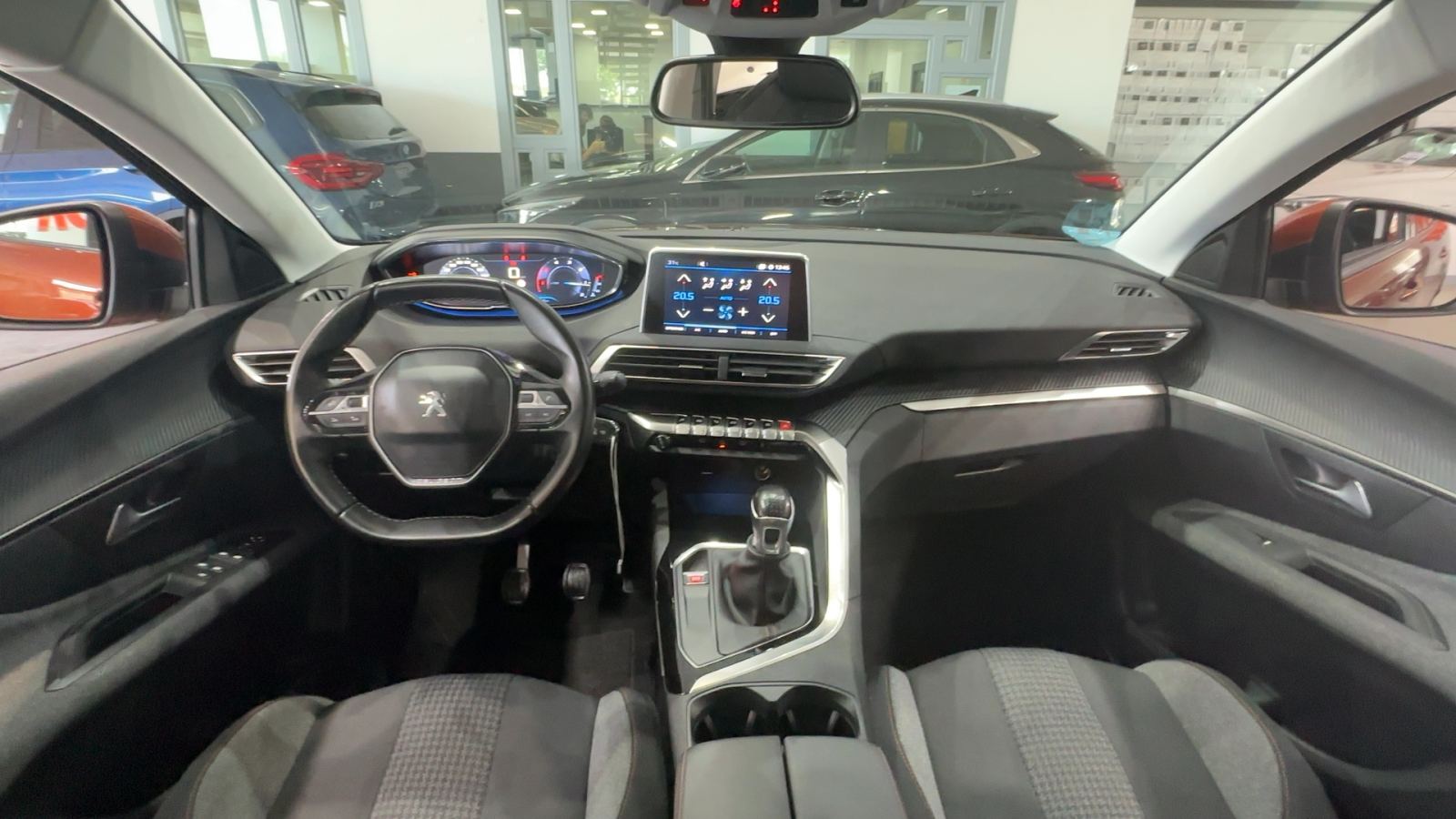 PEUGEOT 3008 — salpicadero y consola central | CSV Motor BARCELONA