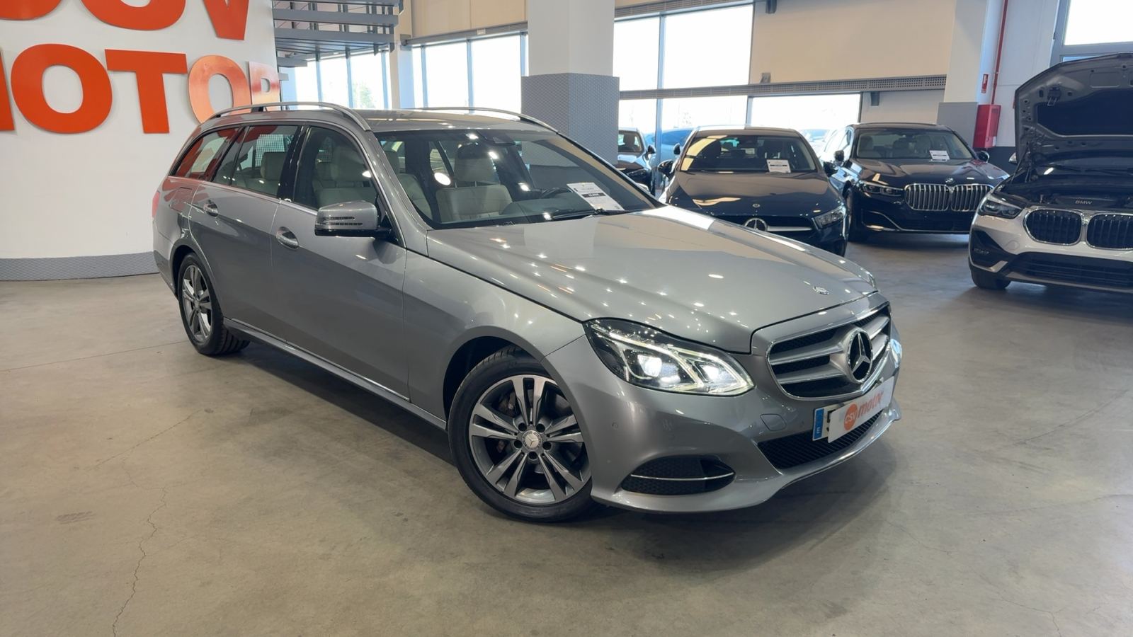 MERCEDES CLASE E — vista 3/4 delantera izquierda | CSV Motor VALDEFUENTES