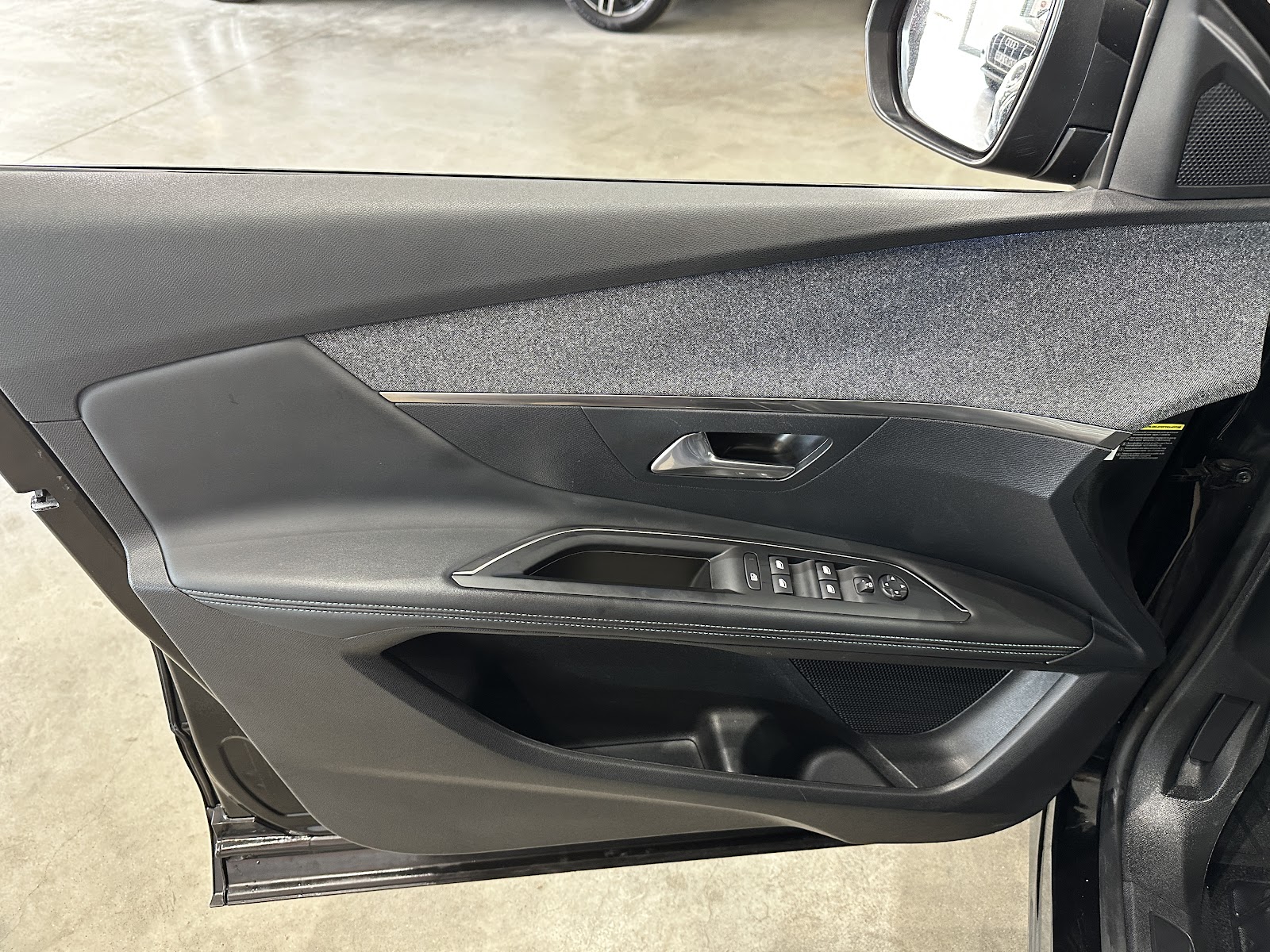 Foto 20 de PEUGEOT 3008 2023 en venta en CSV Motor BILBAO