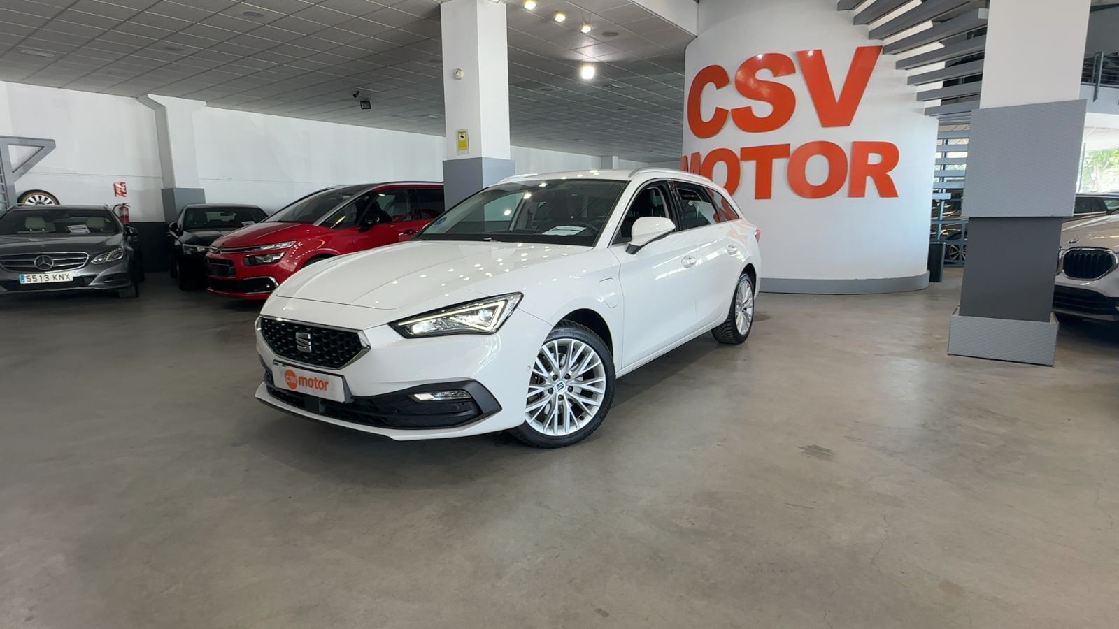 SEAT LEÓN — vista 3/4 delantera izquierda | CSV Motor VALDEFUENTES