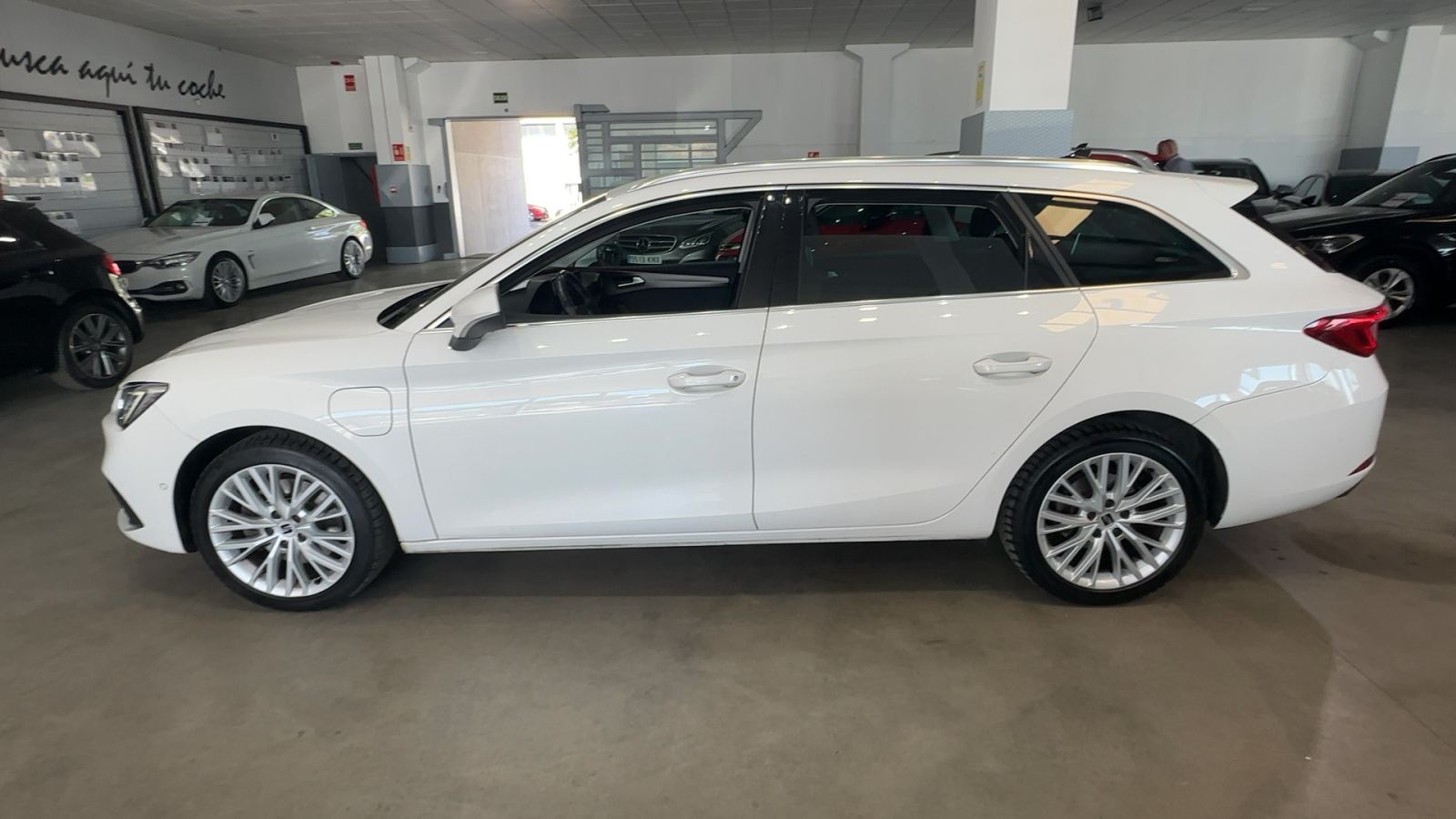 SEAT LEÓN — perfil lateral izquierdo | CSV Motor VALDEFUENTES