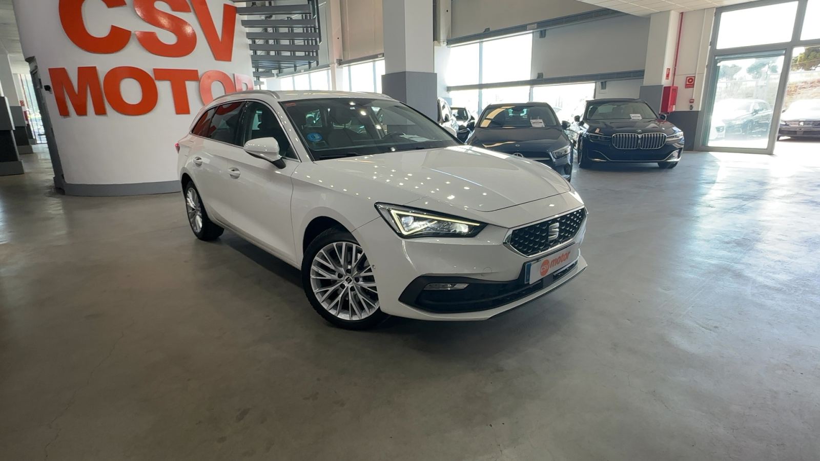 SEAT LEÓN — vista 3/4 delantera derecha | CSV Motor VALDEFUENTES