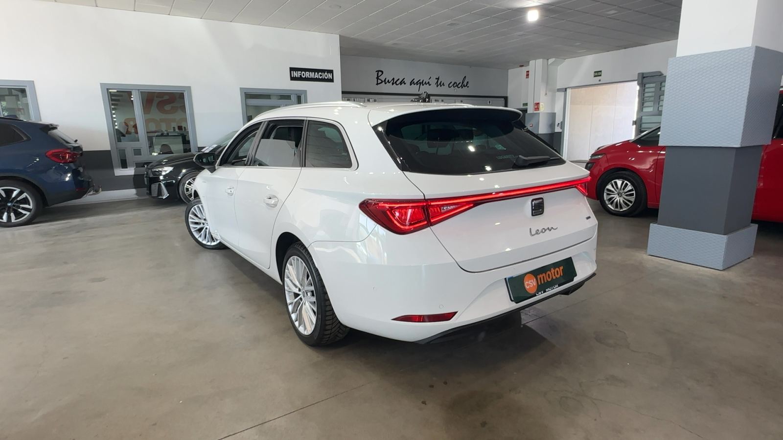 SEAT LEÓN — vista 3/4 trasera izquierda | CSV Motor VALDEFUENTES