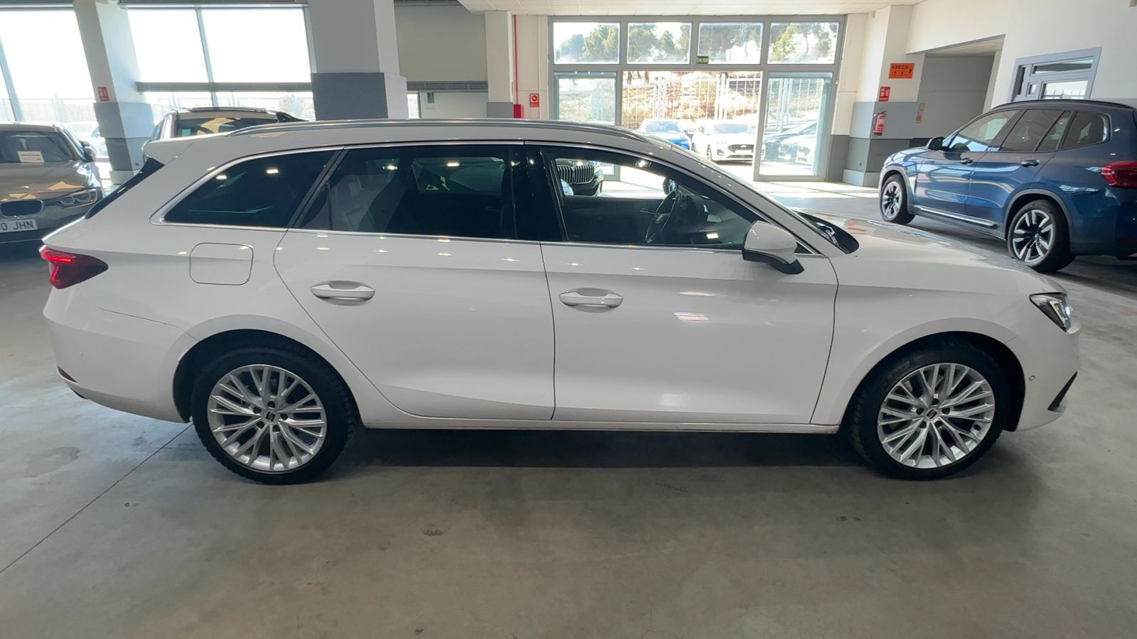 SEAT LEÓN — perfil lateral derecho | CSV Motor VALDEFUENTES