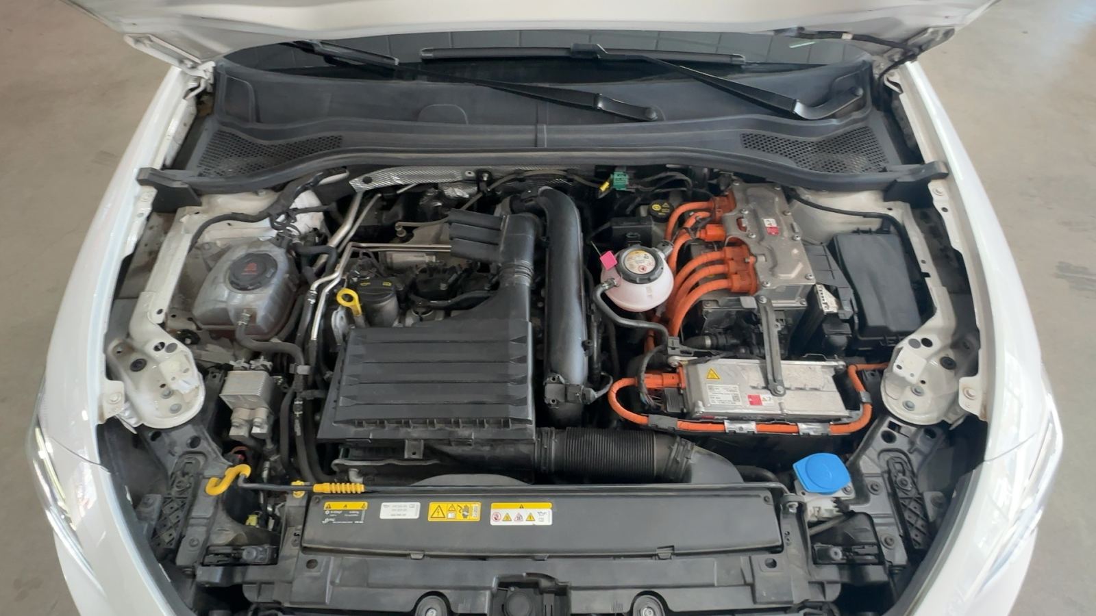 SEAT LEÓN — vano motor | CSV Motor VALDEFUENTES