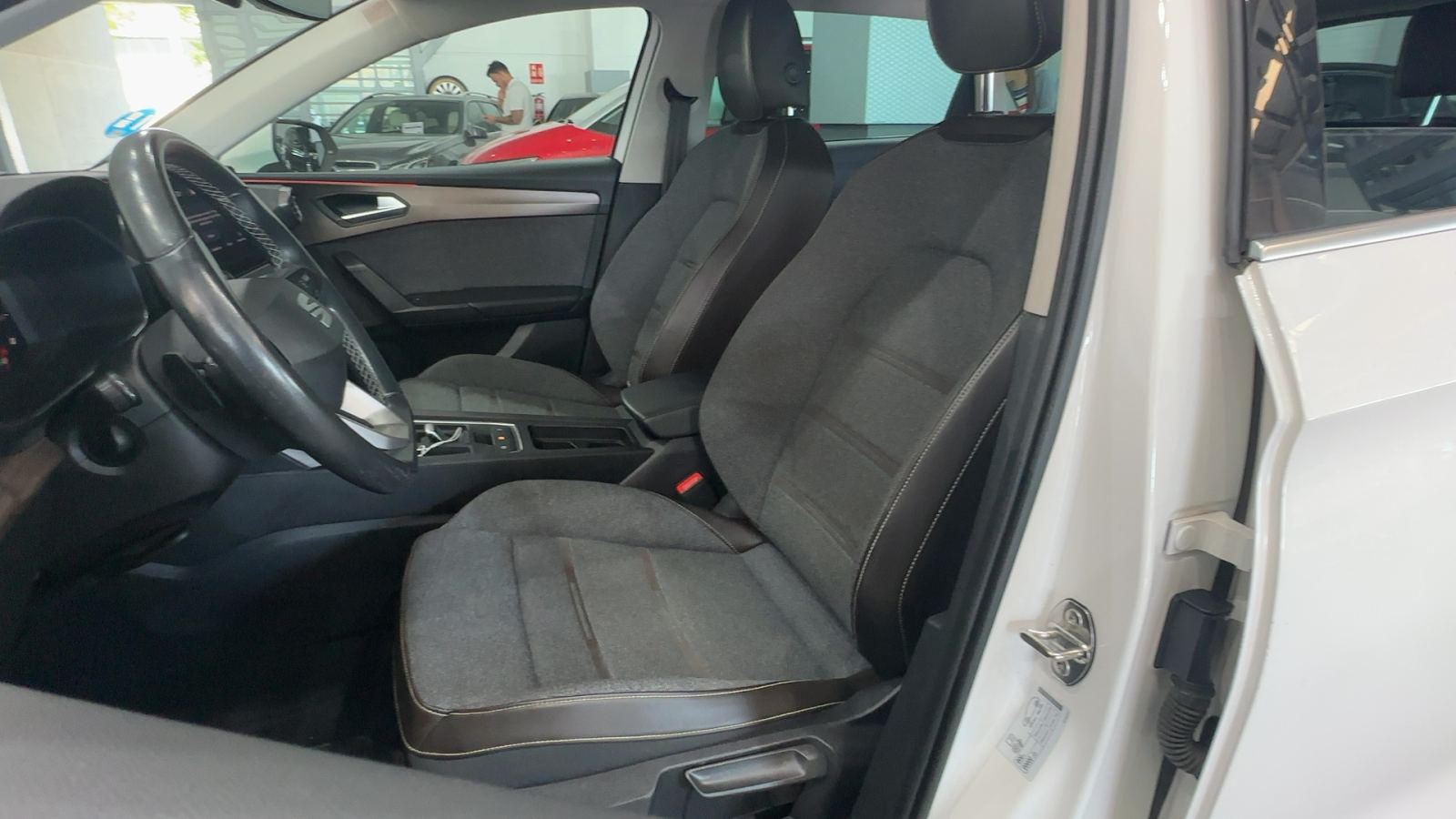 SEAT LEÓN — interior asientos delanteros | CSV Motor VALDEFUENTES