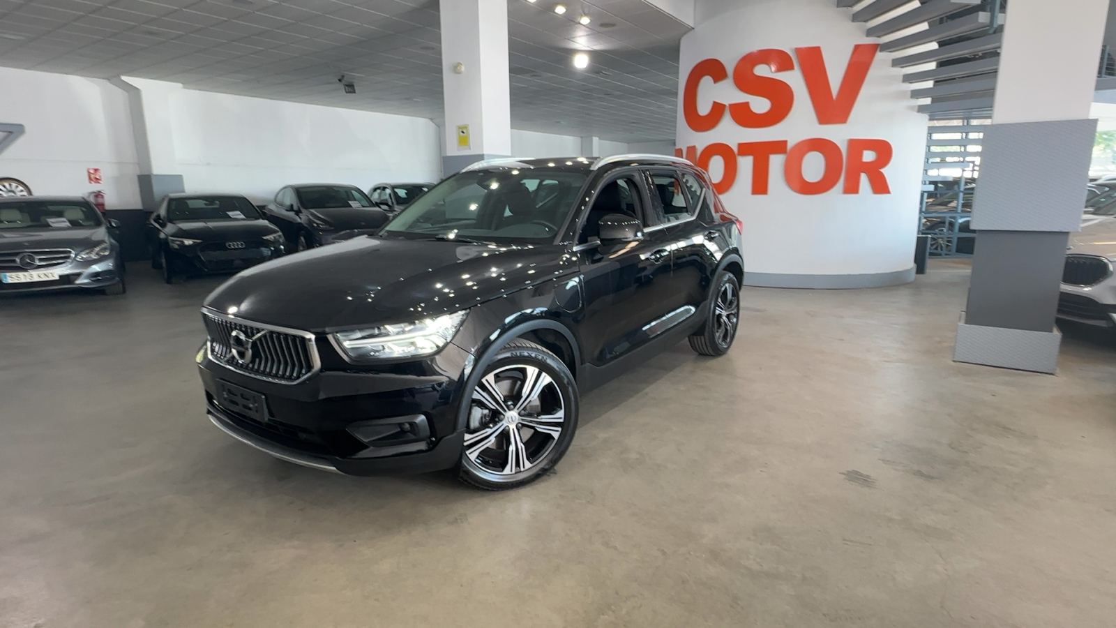 VOLVO XC40 — vista 3/4 delantera izquierda | CSV Motor VALDEFUENTES