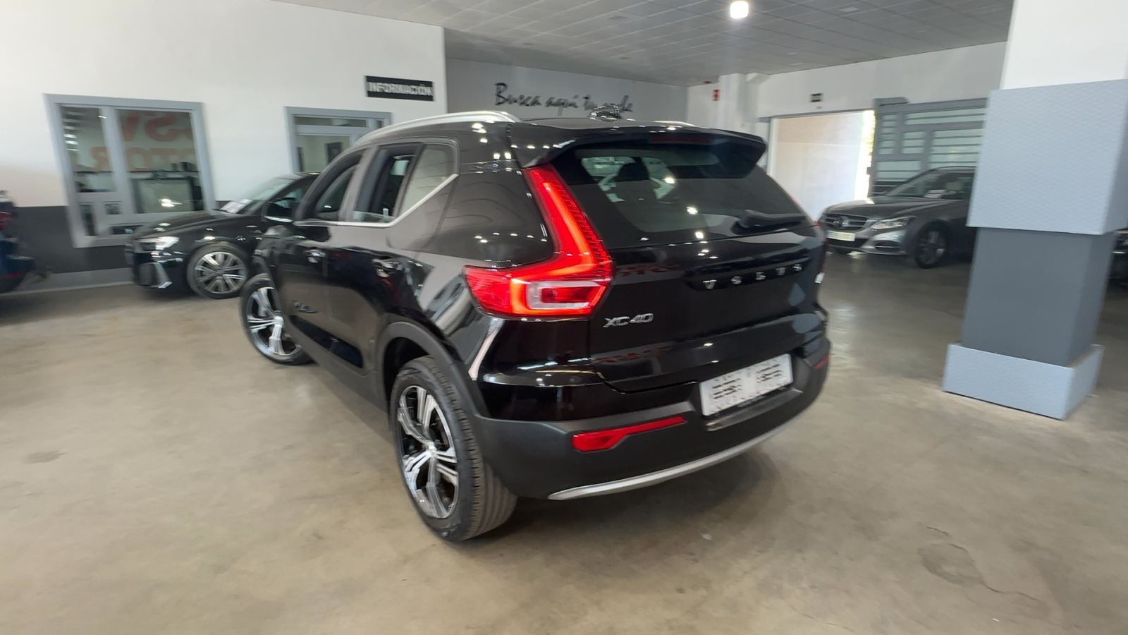 VOLVO XC40 — vista 3/4 trasera izquierda | CSV Motor VALDEFUENTES