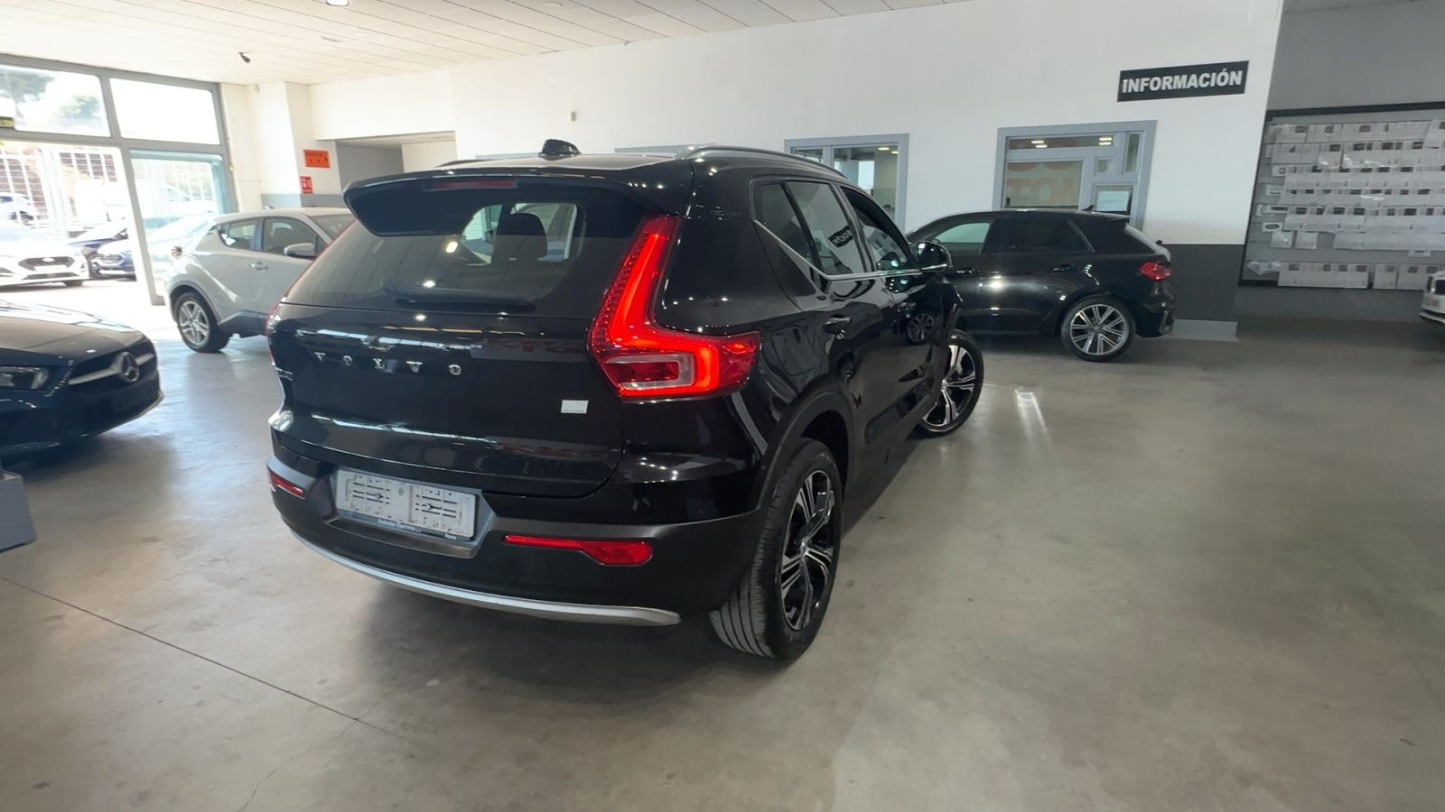 VOLVO XC40 — vista 3/4 trasera derecha | CSV Motor VALDEFUENTES
