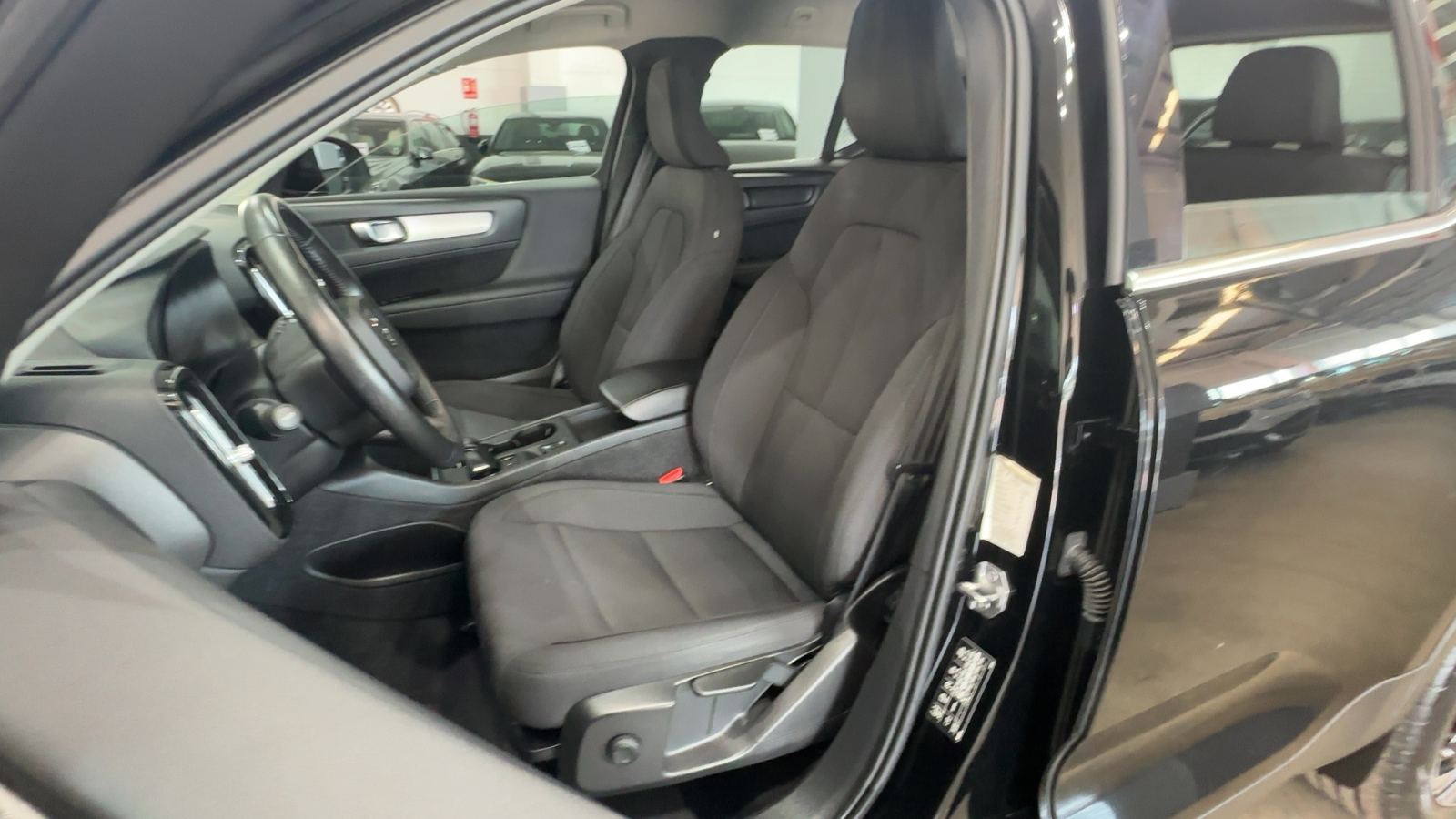 VOLVO XC40 — interior asientos delanteros | CSV Motor VALDEFUENTES