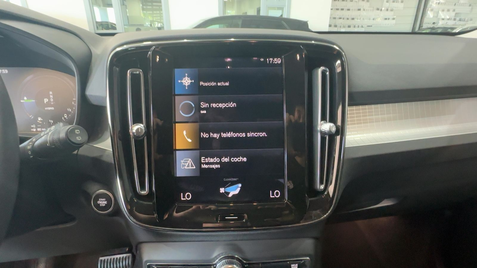 VOLVO XC40 — pantalla multimedia | CSV Motor VALDEFUENTES