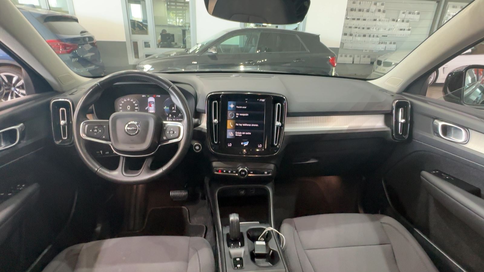 VOLVO XC40 — salpicadero y consola central | CSV Motor VALDEFUENTES