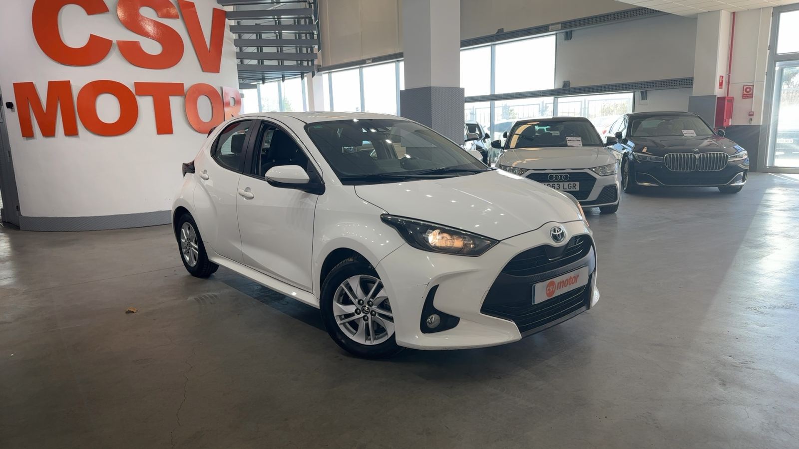 TOYOTA YARIS — vista 3/4 delantera derecha | CSV Motor VALDEFUENTES