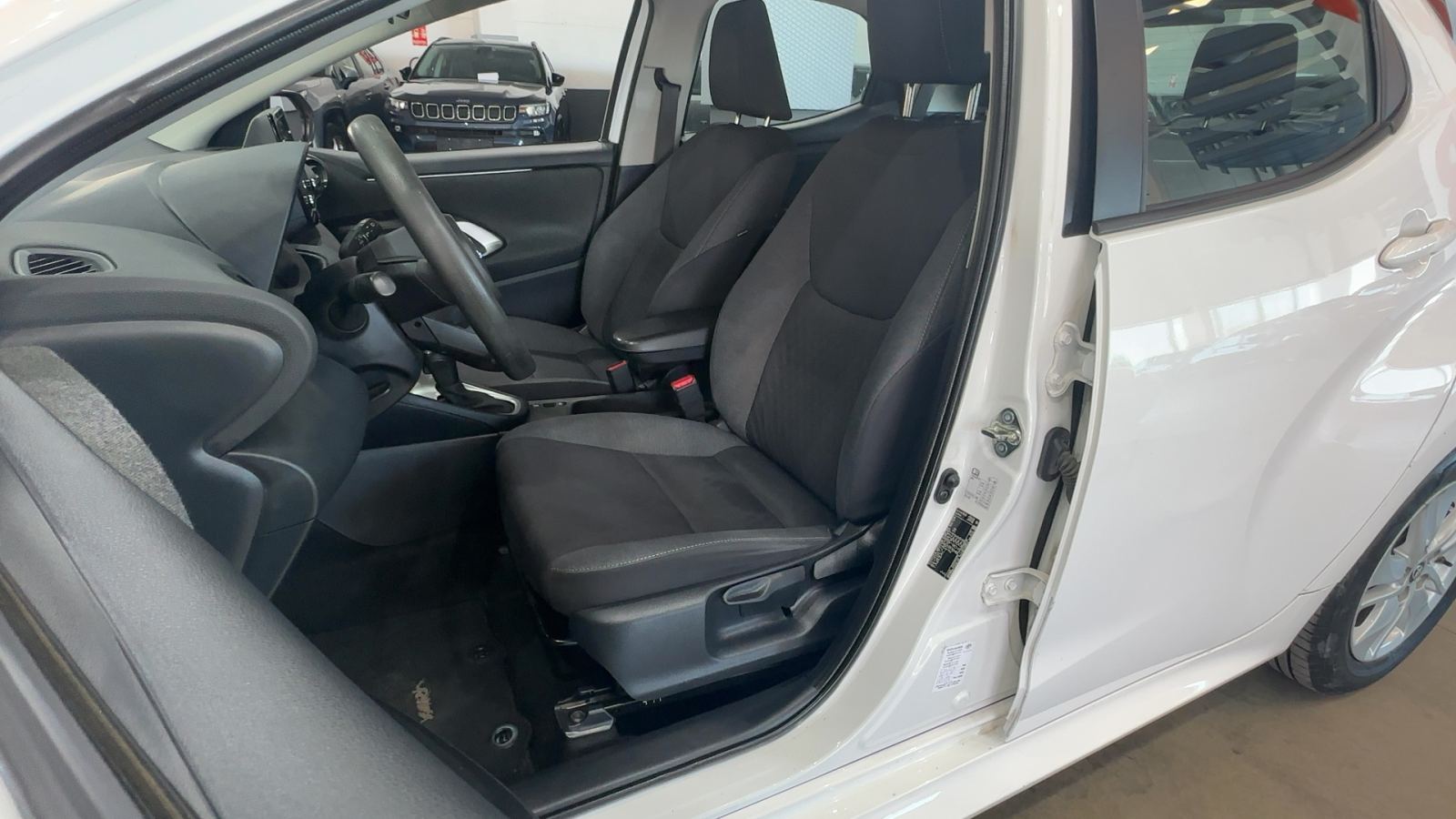 TOYOTA YARIS — interior asientos delanteros | CSV Motor VALDEFUENTES