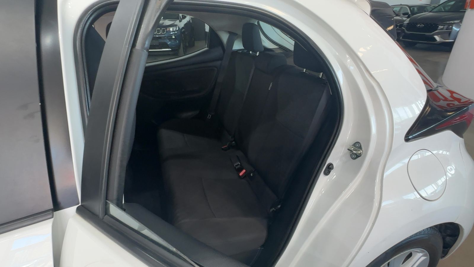 TOYOTA YARIS — interior asientos traseros | CSV Motor VALDEFUENTES