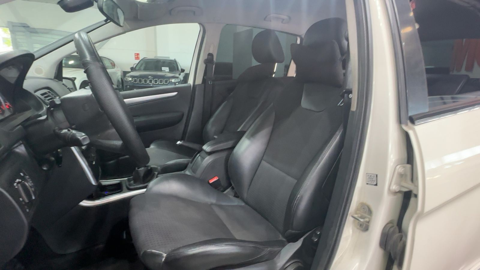 MERCEDES CLASE B — interior asientos delanteros | CSV Motor VALDEFUENTES