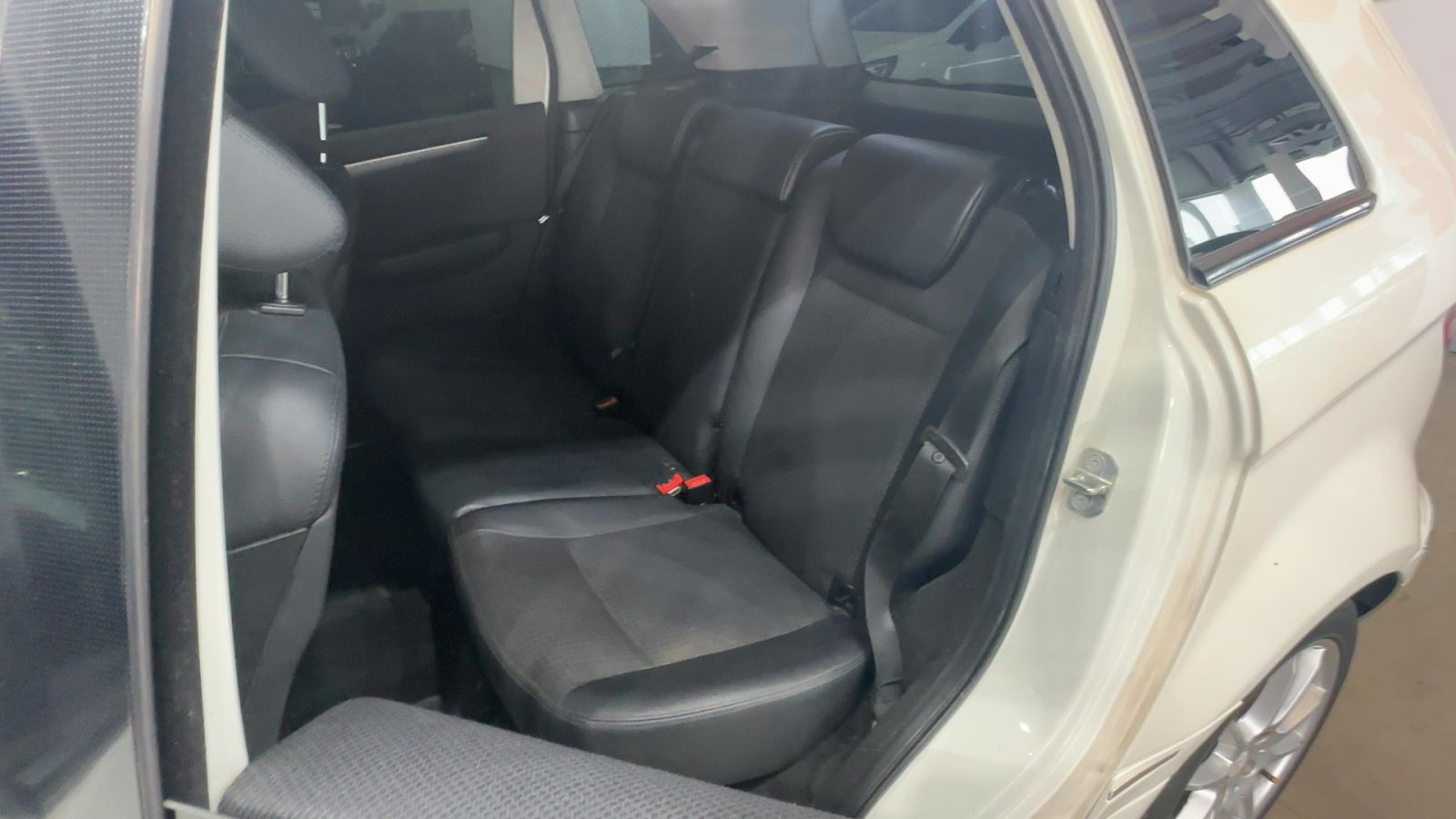 MERCEDES CLASE B — interior asientos traseros | CSV Motor VALDEFUENTES