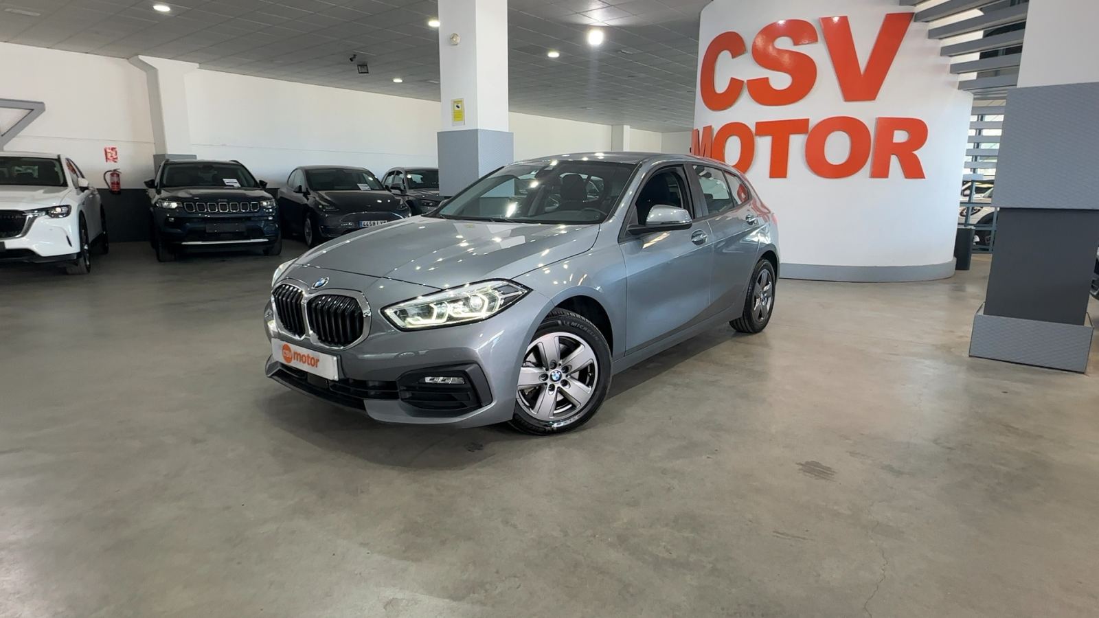 BMW SERIE 1 — vista 3/4 delantera izquierda | CSV Motor VALDEFUENTES