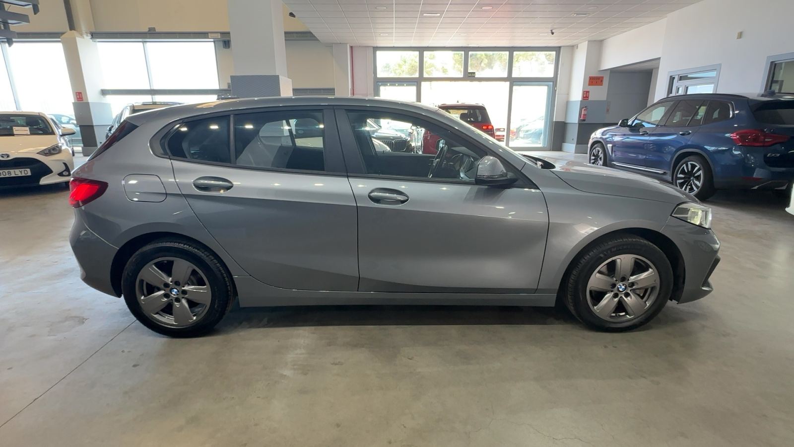 BMW SERIE 1 — perfil lateral derecho | CSV Motor VALDEFUENTES