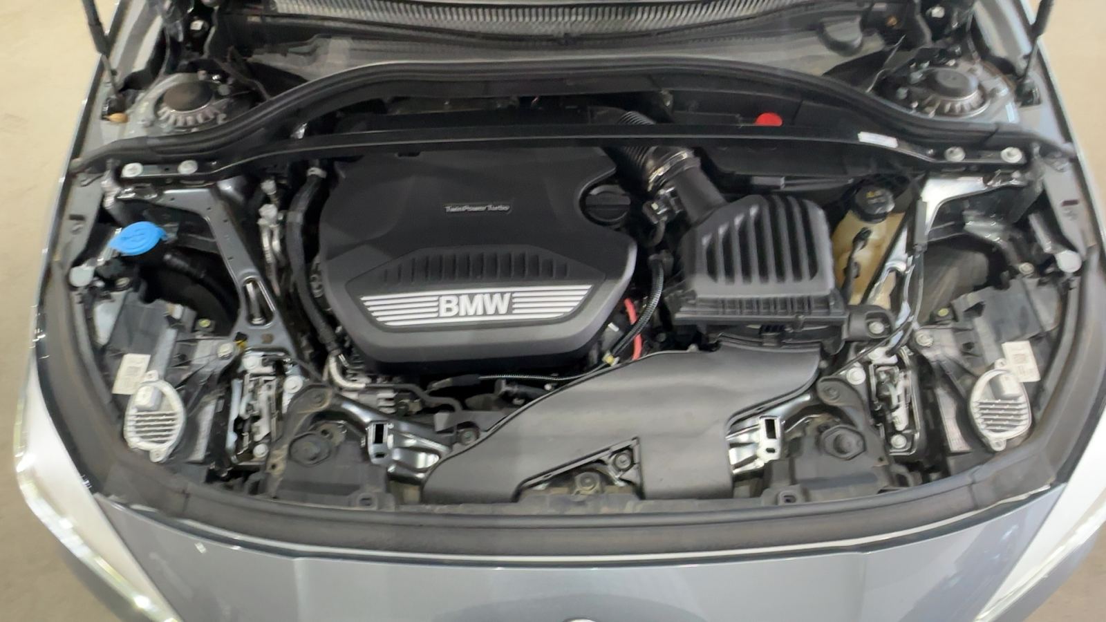 BMW SERIE 1 — vano motor | CSV Motor VALDEFUENTES