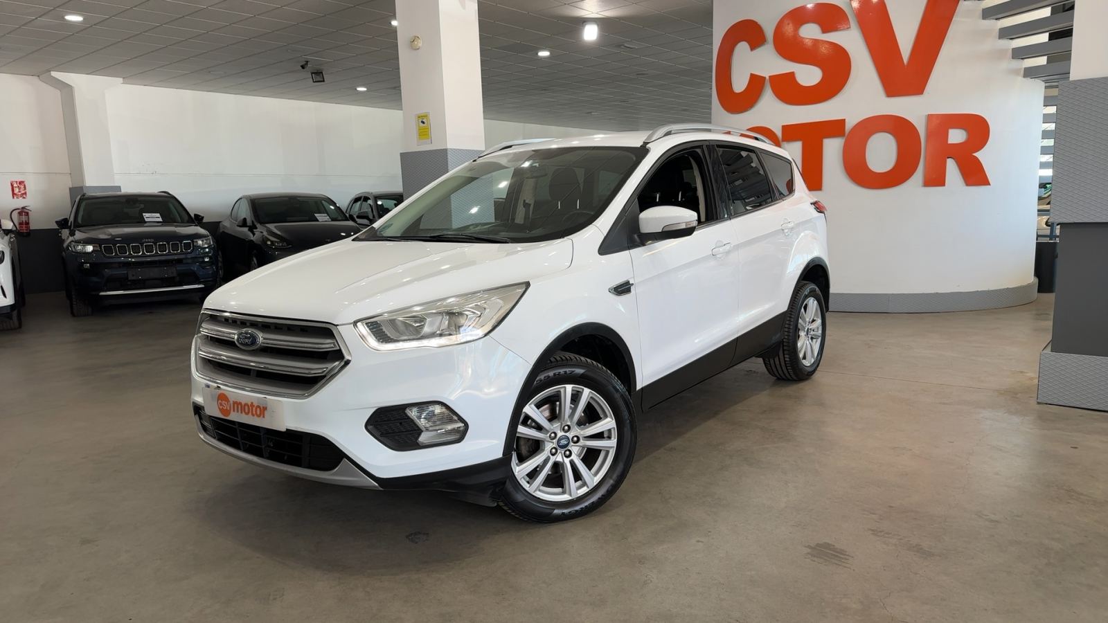FORD KUGA — vista 3/4 delantera izquierda | CSV Motor VALDEFUENTES