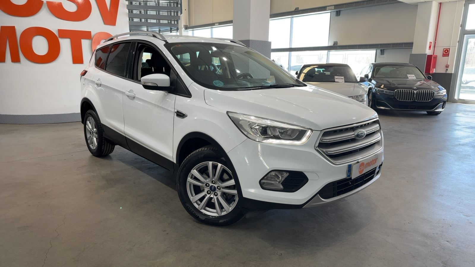 FORD KUGA — vista 3/4 delantera derecha | CSV Motor VALDEFUENTES