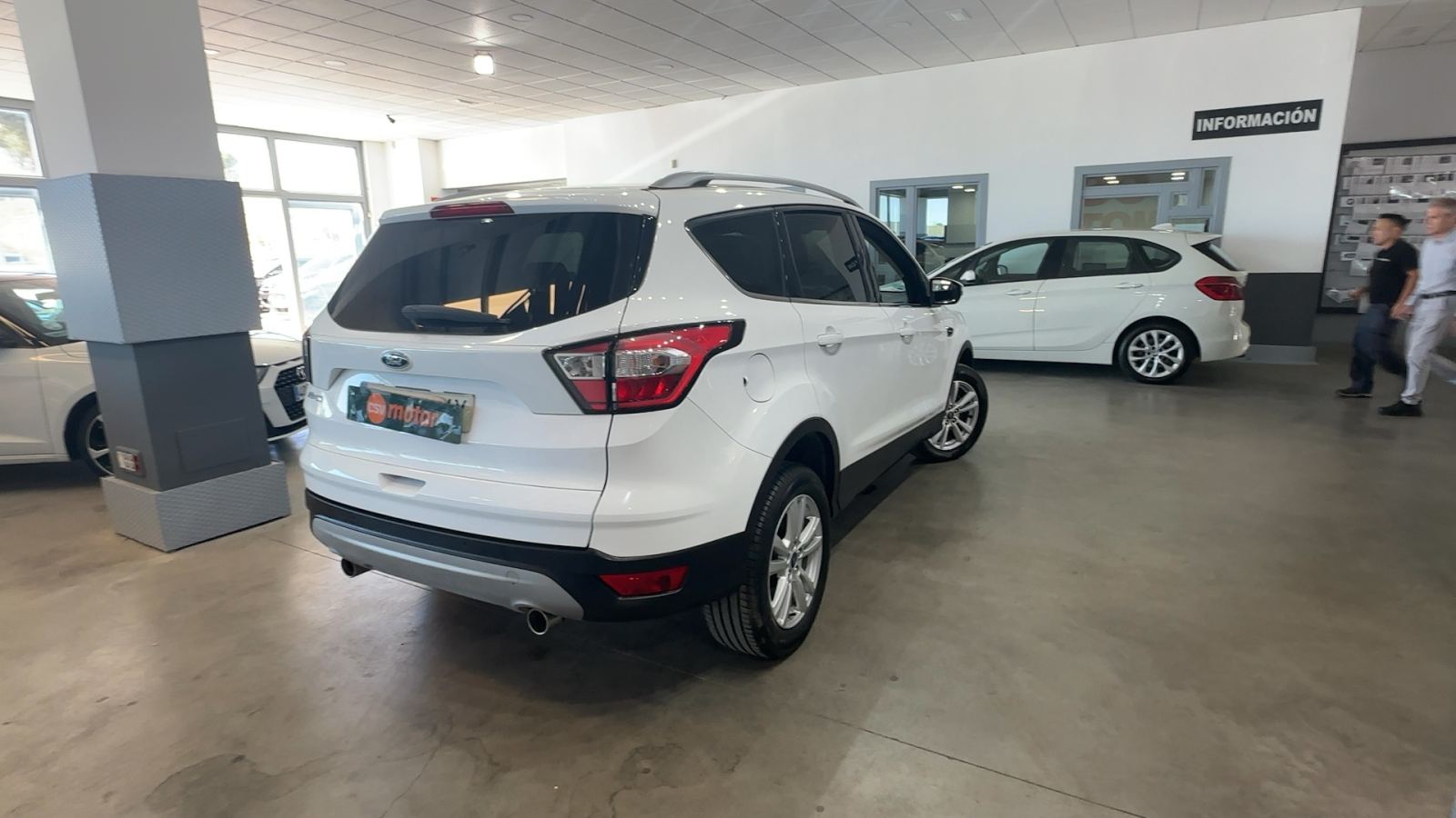 FORD KUGA — vista 3/4 trasera derecha | CSV Motor VALDEFUENTES