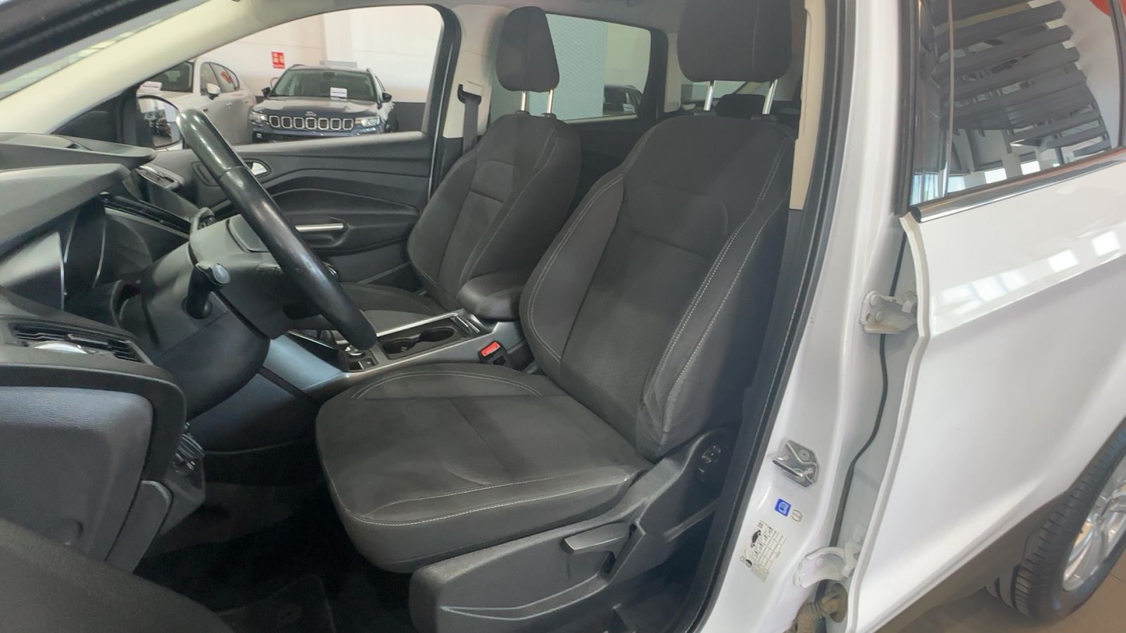 FORD KUGA — interior asientos delanteros | CSV Motor VALDEFUENTES