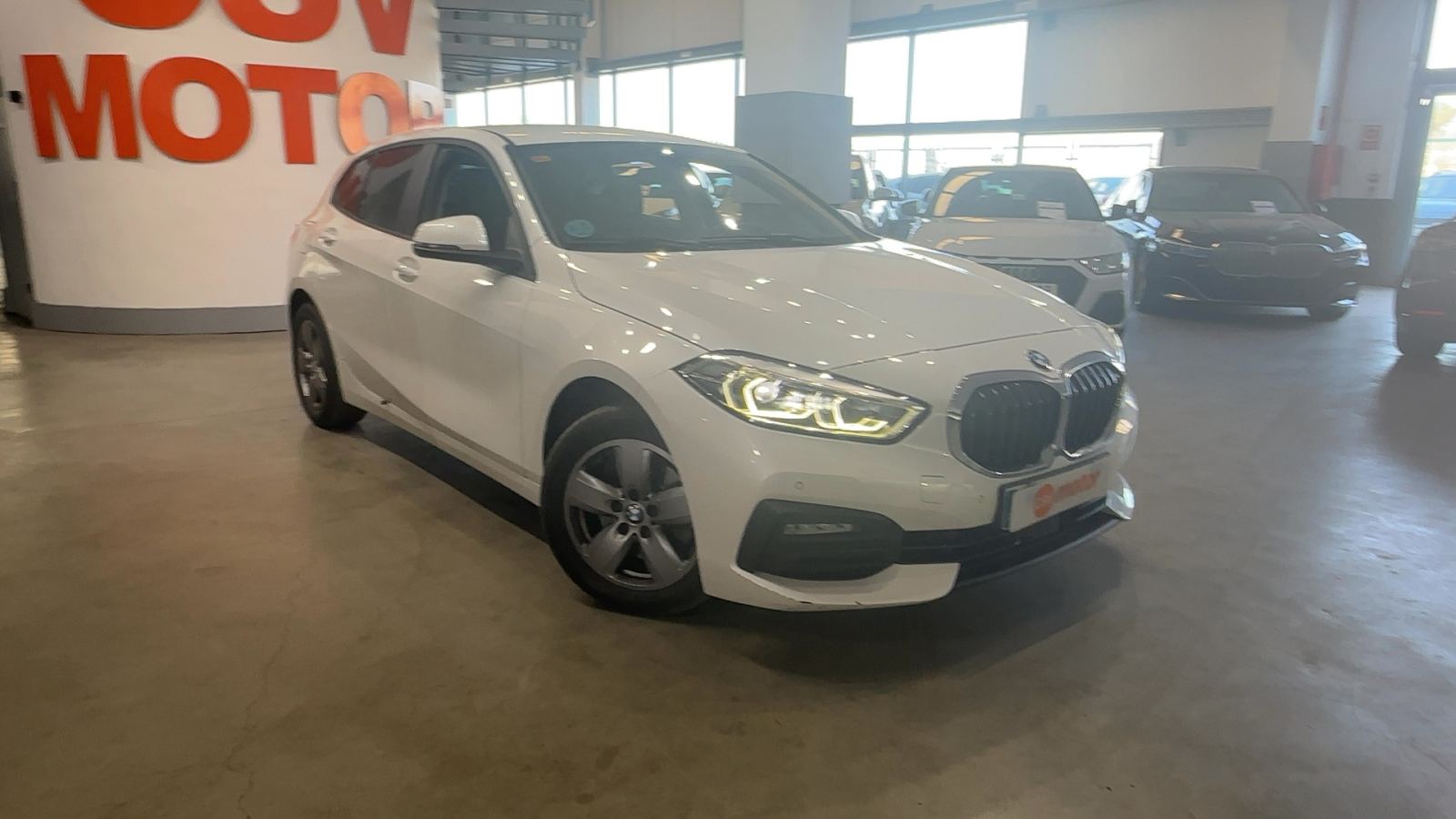 BMW SERIE 1 — vista 3/4 delantera derecha | CSV Motor VALDEFUENTES